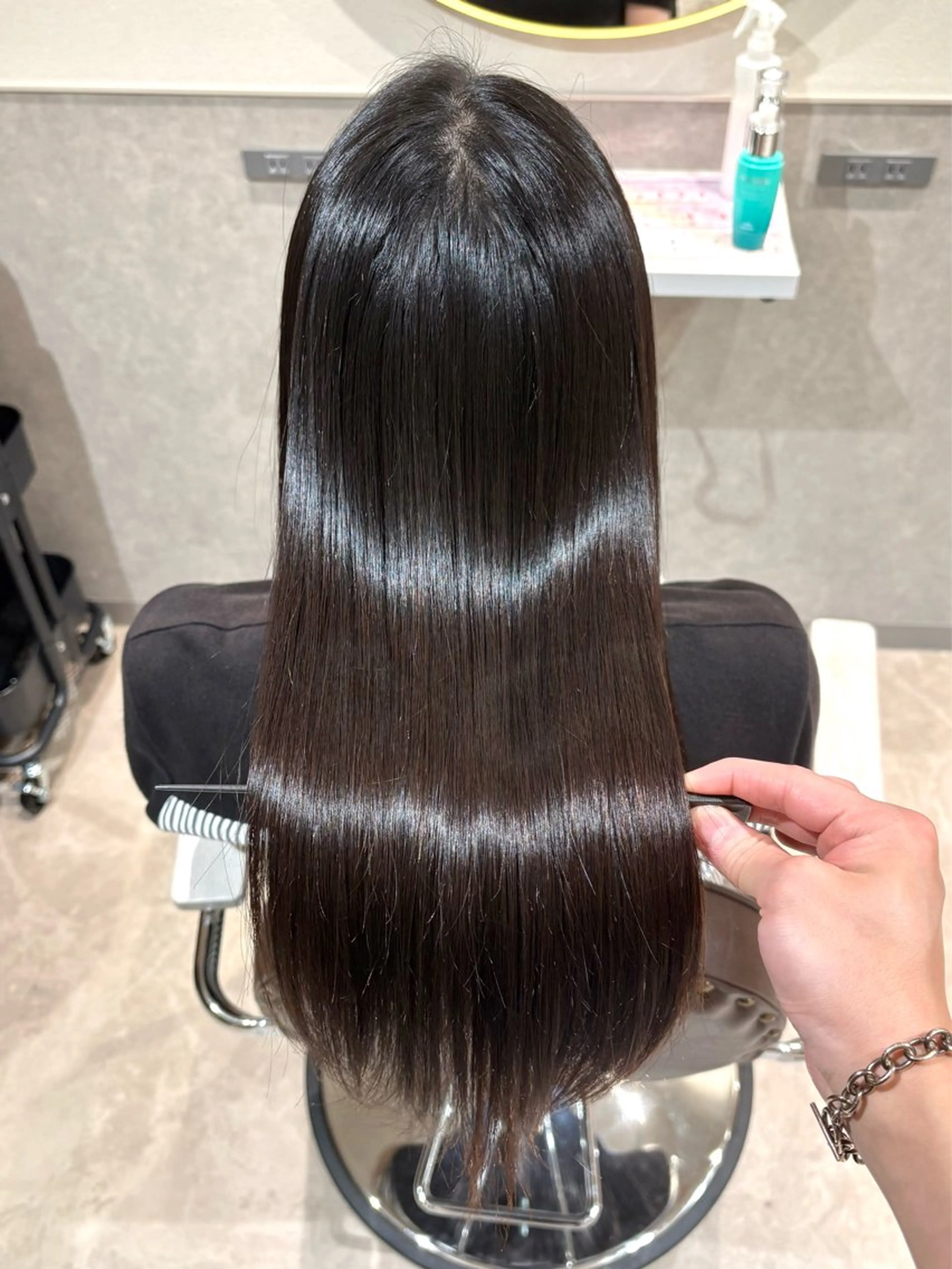 セミロング 髪質改善 トリートメント カット ヘアカラー トリートメント 💖褒められサラ艶髪 💖本木ヨシヒサ💖のヘアスタイル