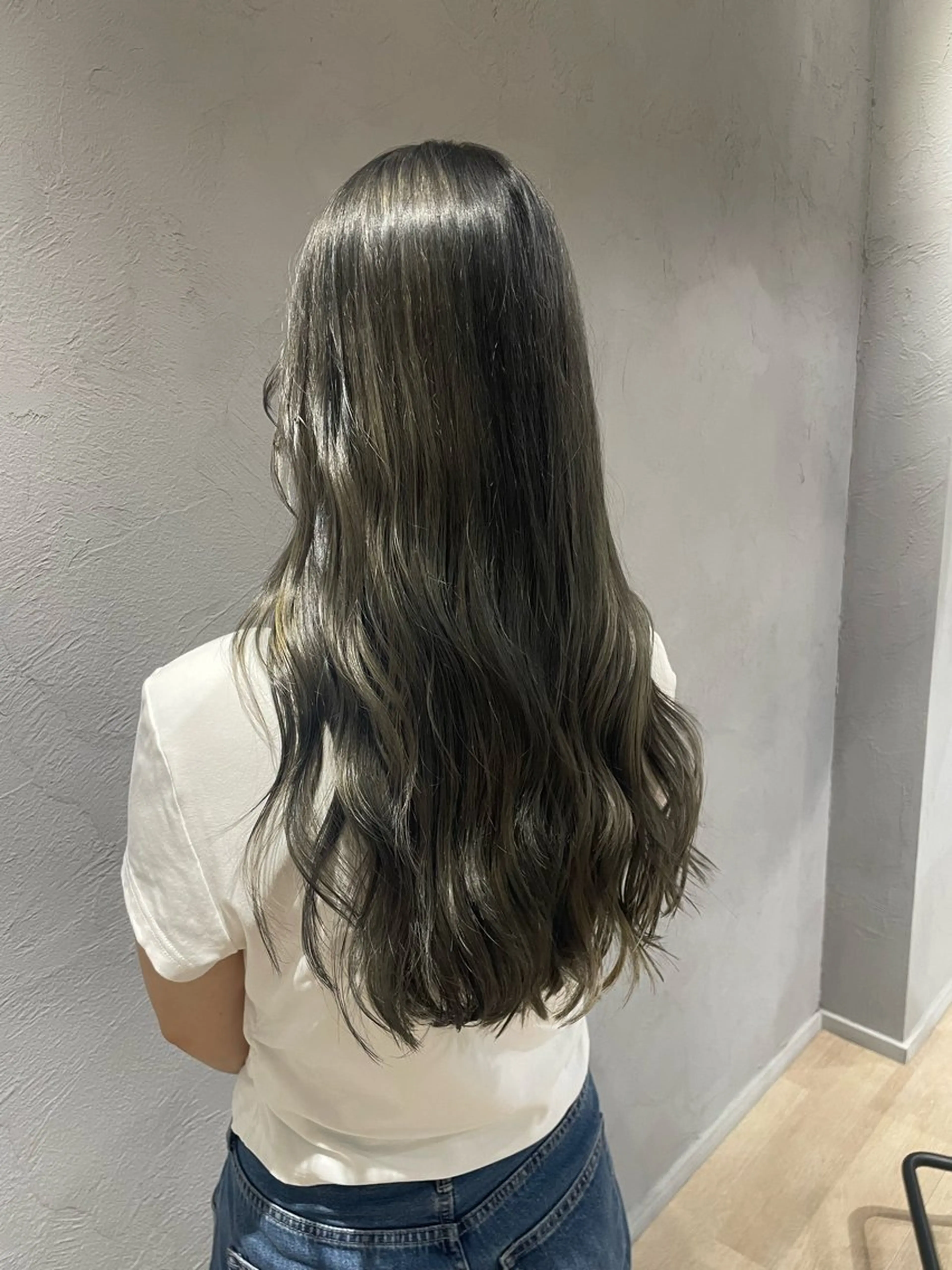 カラー ブリーチ グレージュ オリーブグレージュ オリーブグレー ヘアカラー 𝐚𝐨𝐢/ 縮毛/ブリーチモデルのヘアスタイル