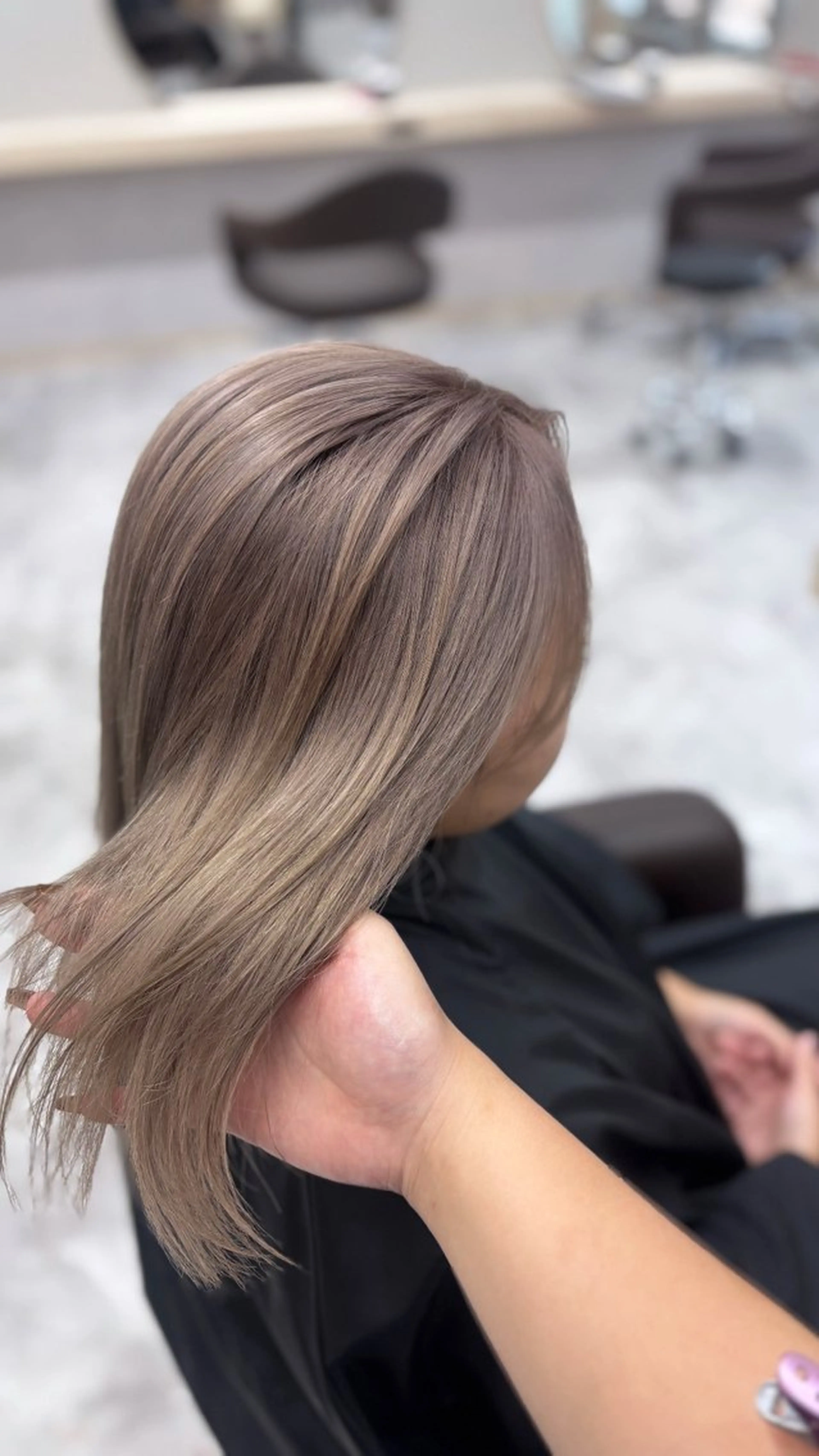 ミディアム カラー ヘアカラー よこみぞ こなつのヘアスタイル