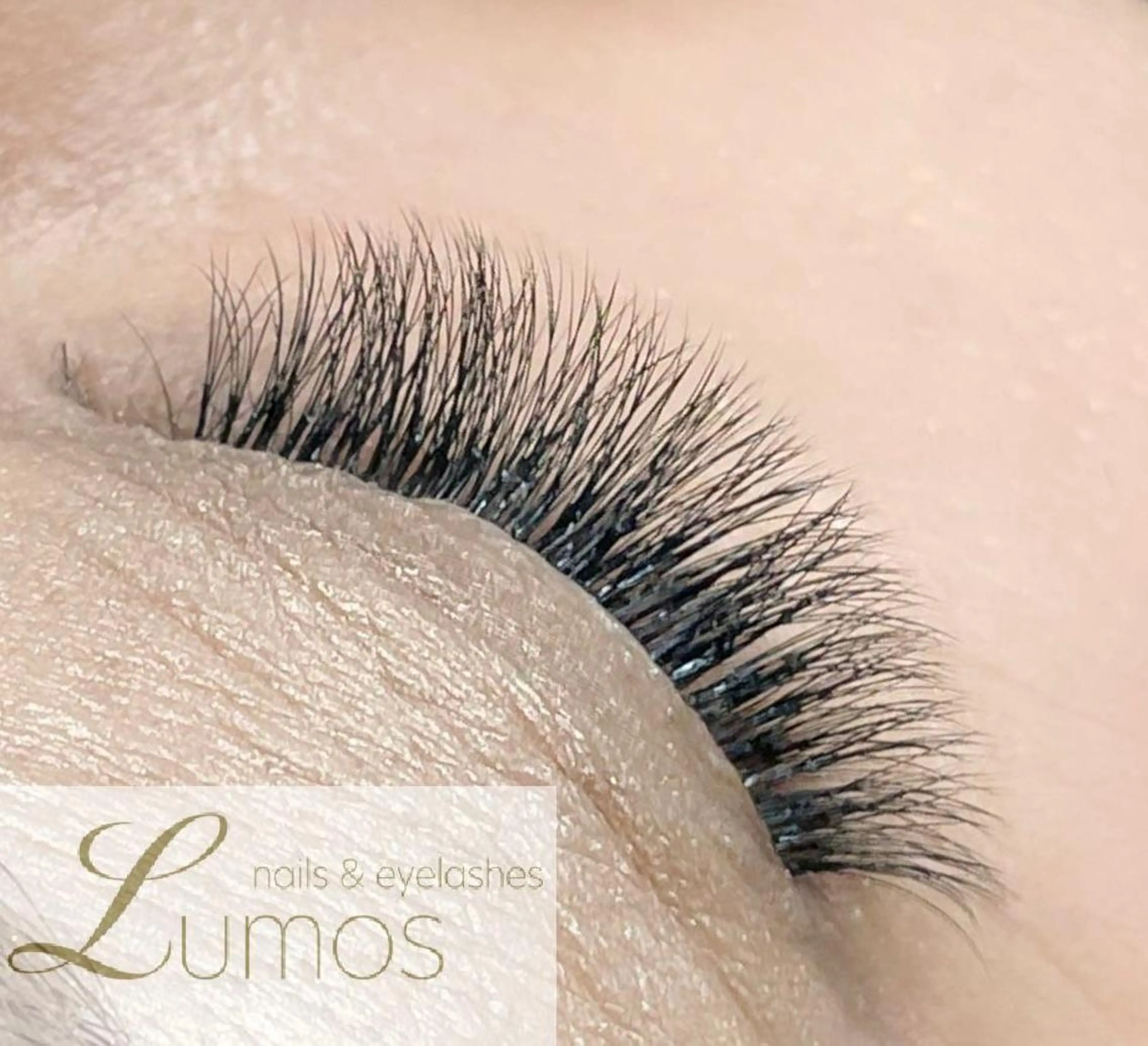 マツエク・マツパ ボリュームラッシュ マツエク Lumos nail&eyelash所属・Lumos Ayakaのマツエク・マツパデザイン