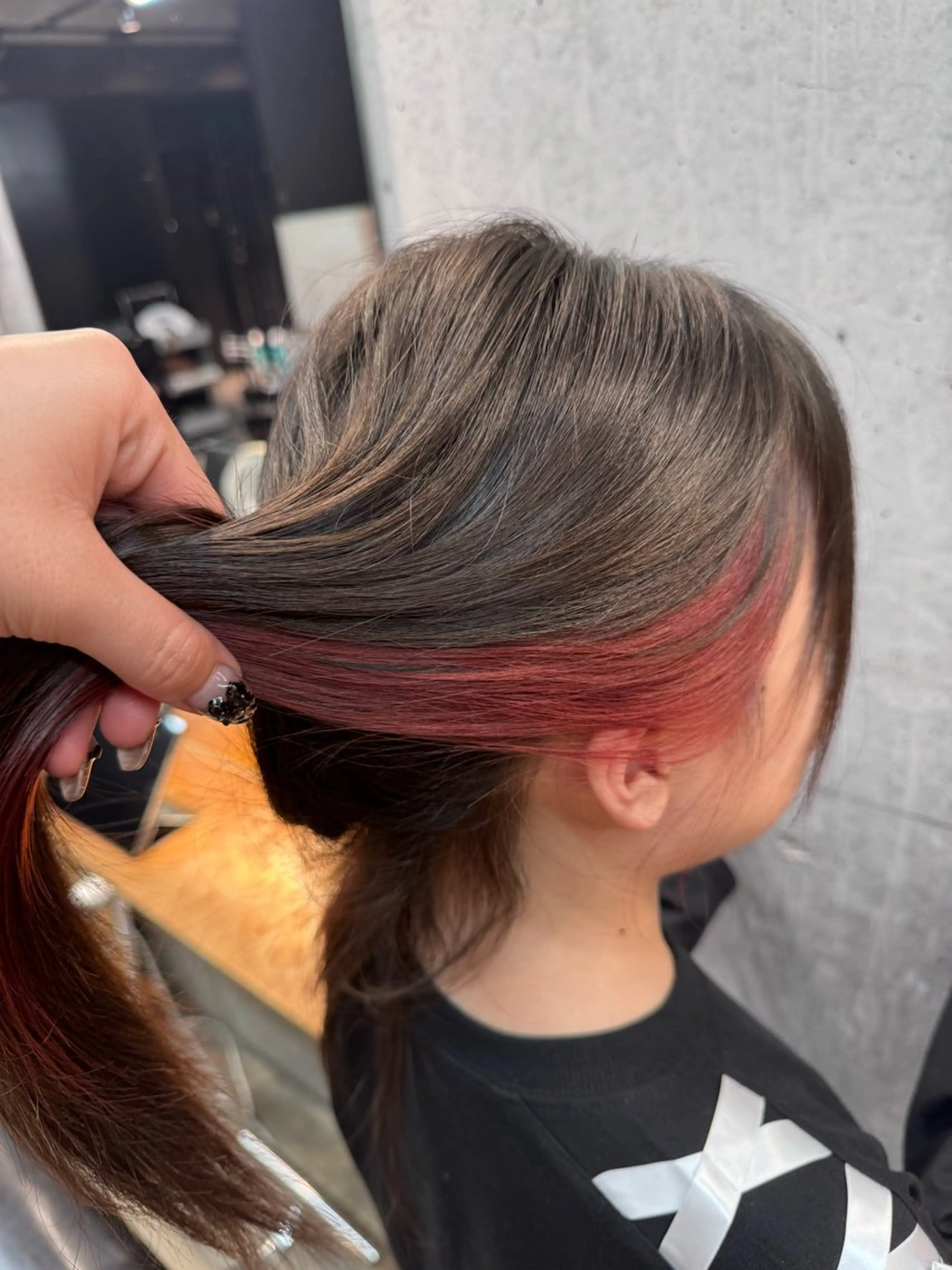 ロング ヘアカラー 穴原 優紀のヘアスタイル