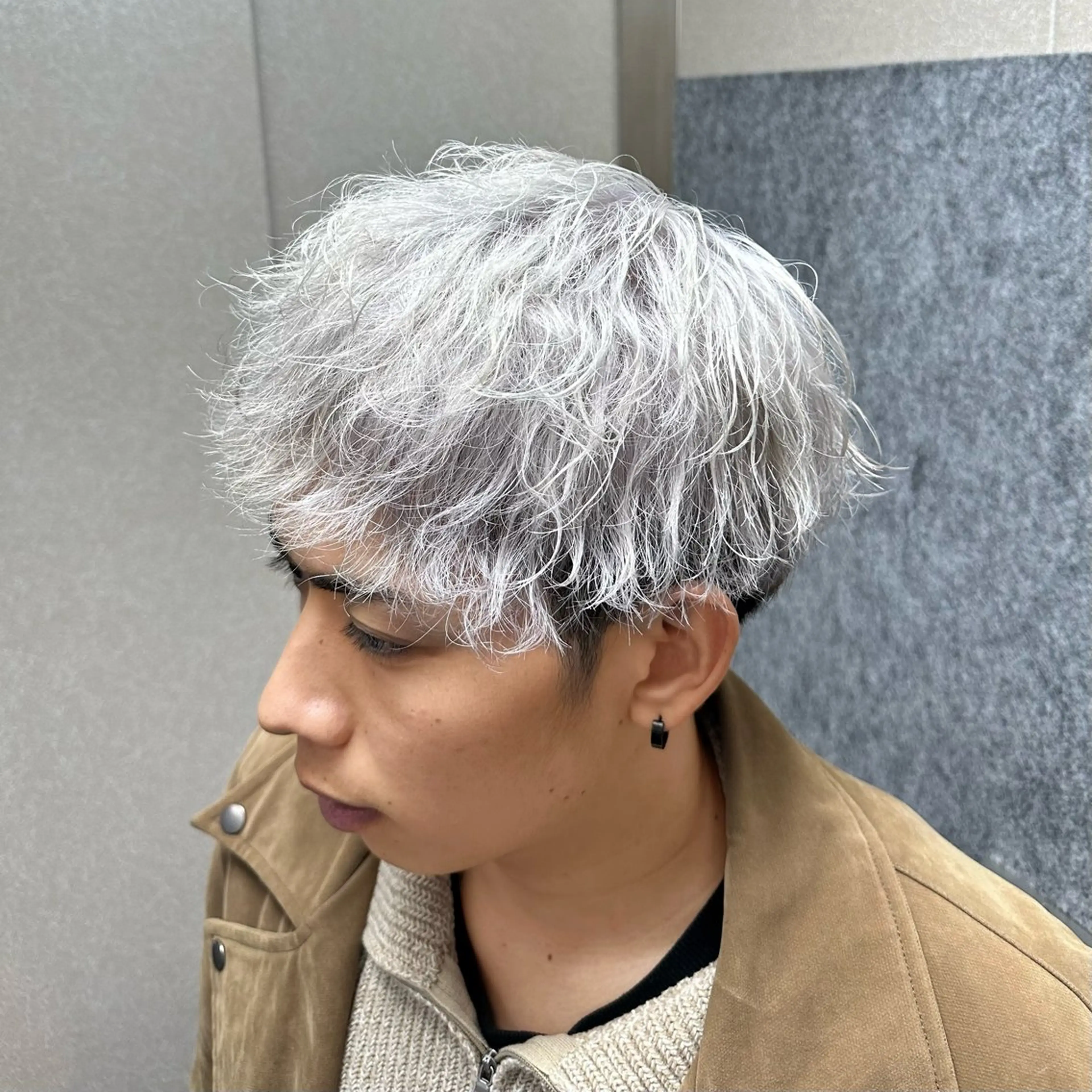 ミディアム カラー メンズ メンズハイトーン ハイトーンカラー ヘアカラー ヘアセット BTECHbyZen山科所属・白石 海斗のヘアスタイル