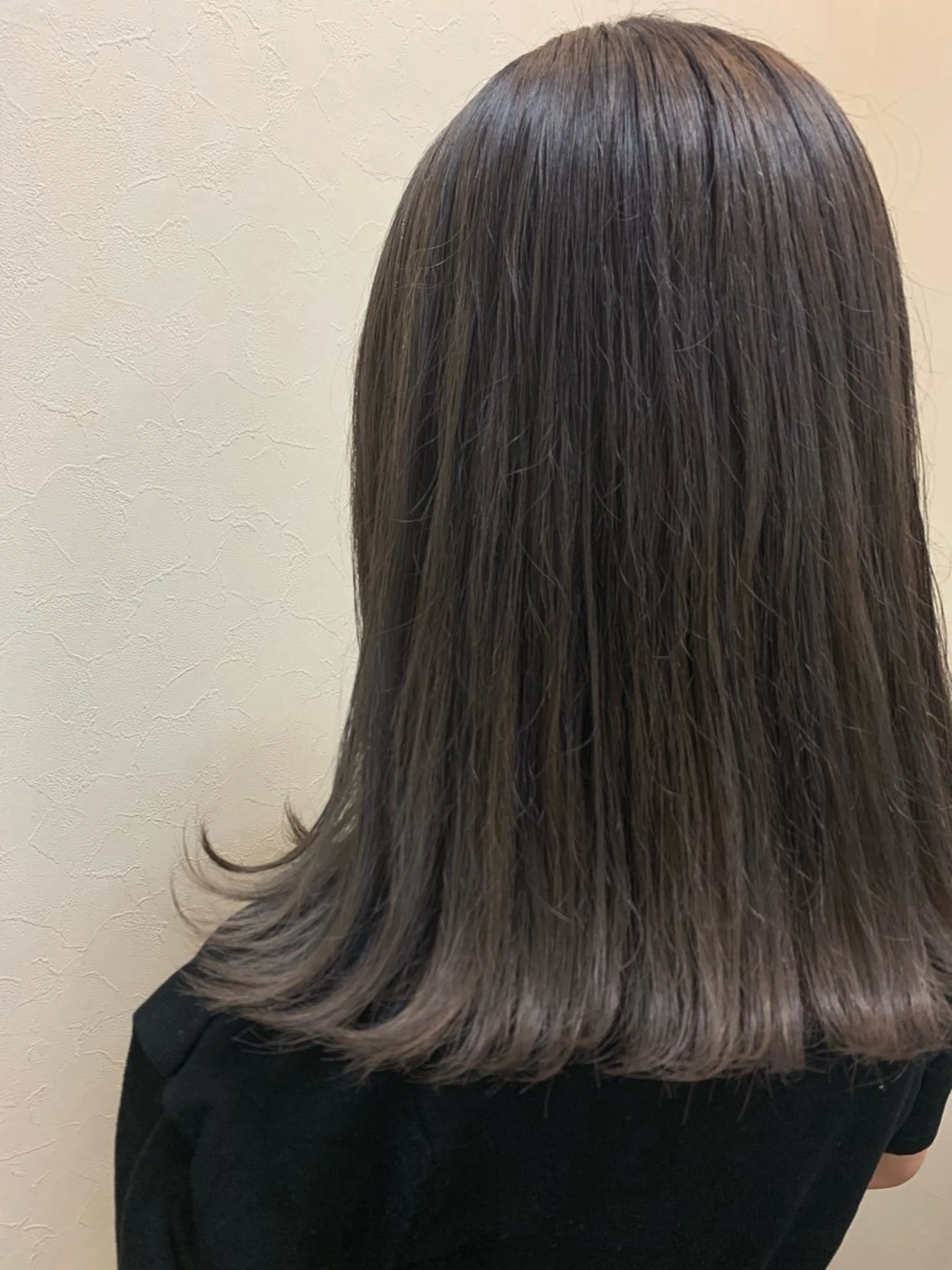 セミロング カラー ヘアカラー ヤマダ カホのヘアスタイル