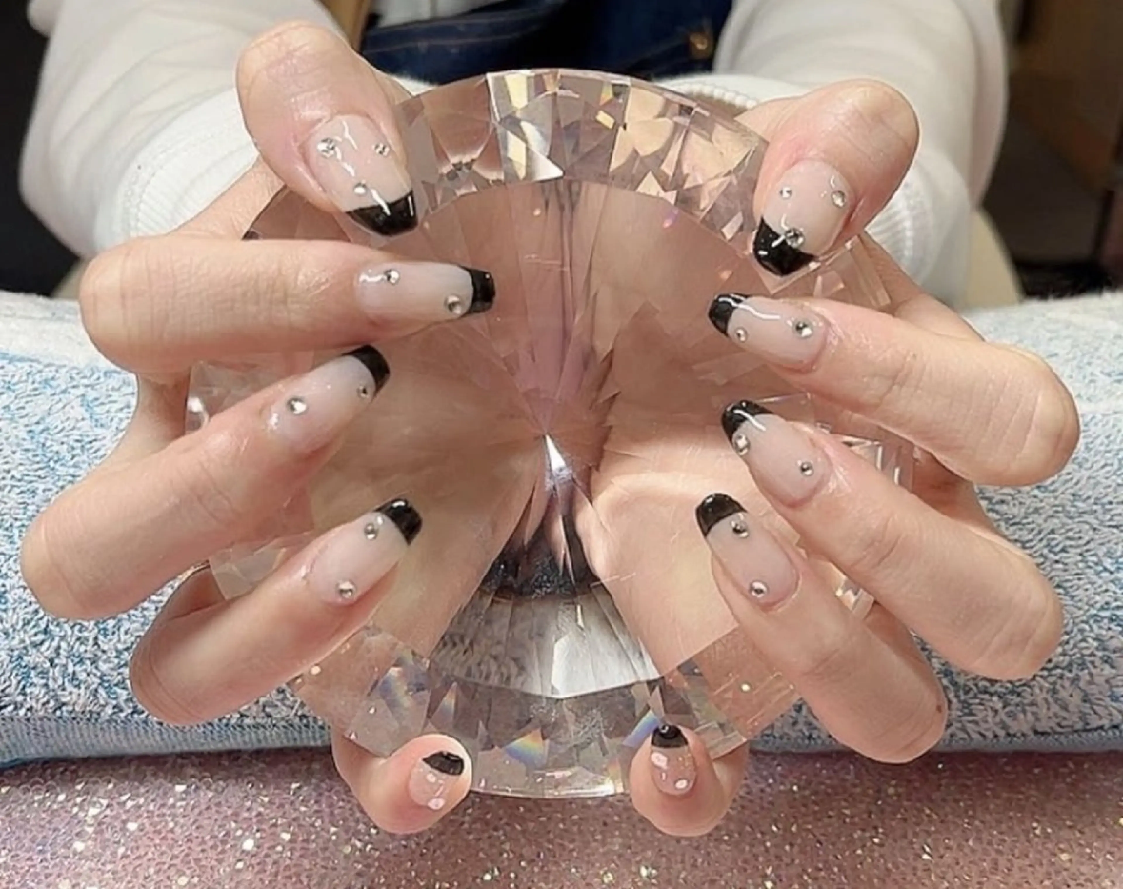 ネイル フレンチネイル ストーンネイル ハンドネイル nailsalon J&K所属・J&K🤍ひらた 夏割実施中❣️☀️のネイルデザイン