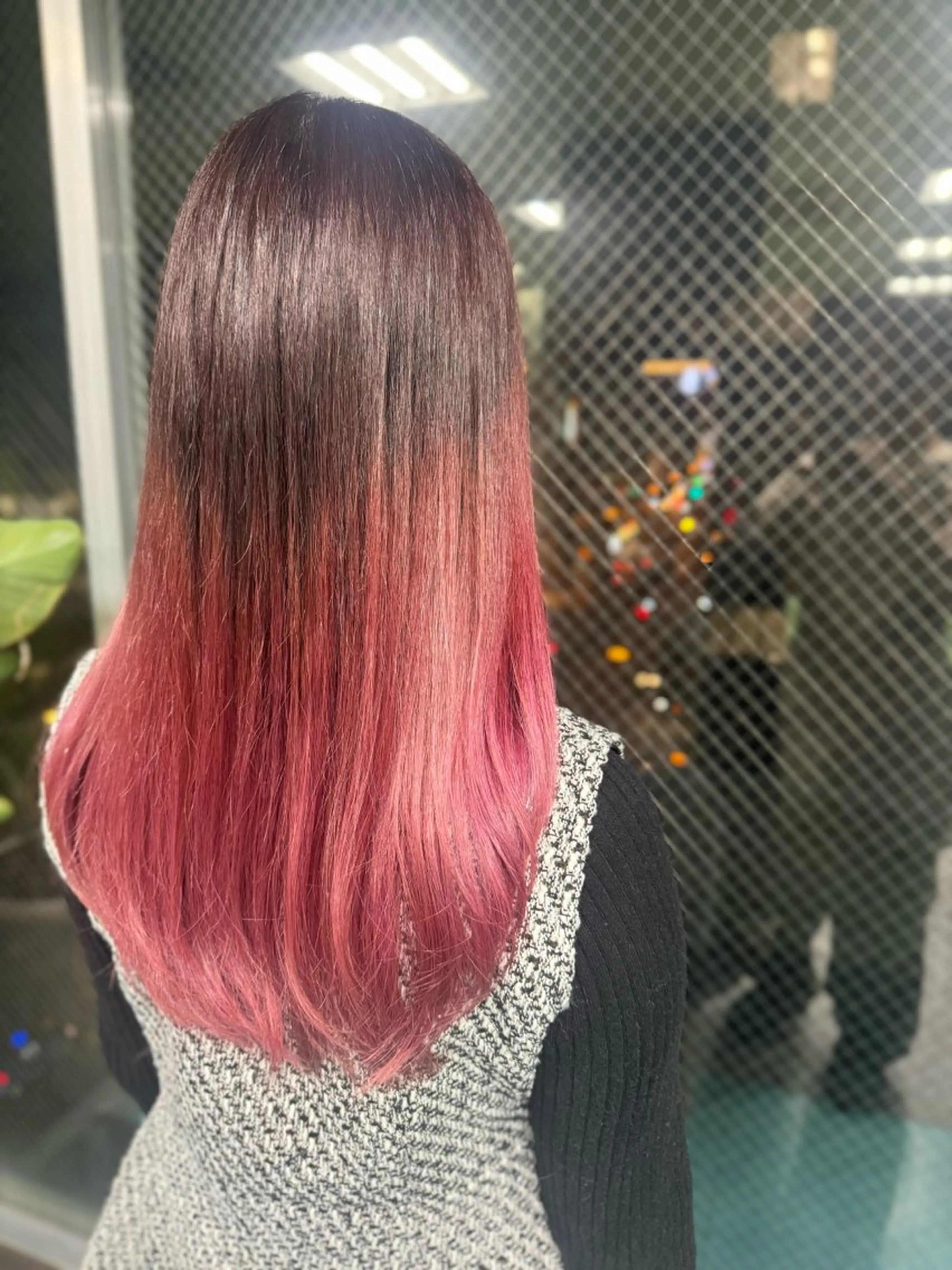 ロング カラー グラデーションカラー ピンクカラー ヘアカラー Viage （ビアージュ）のヘアスタイル