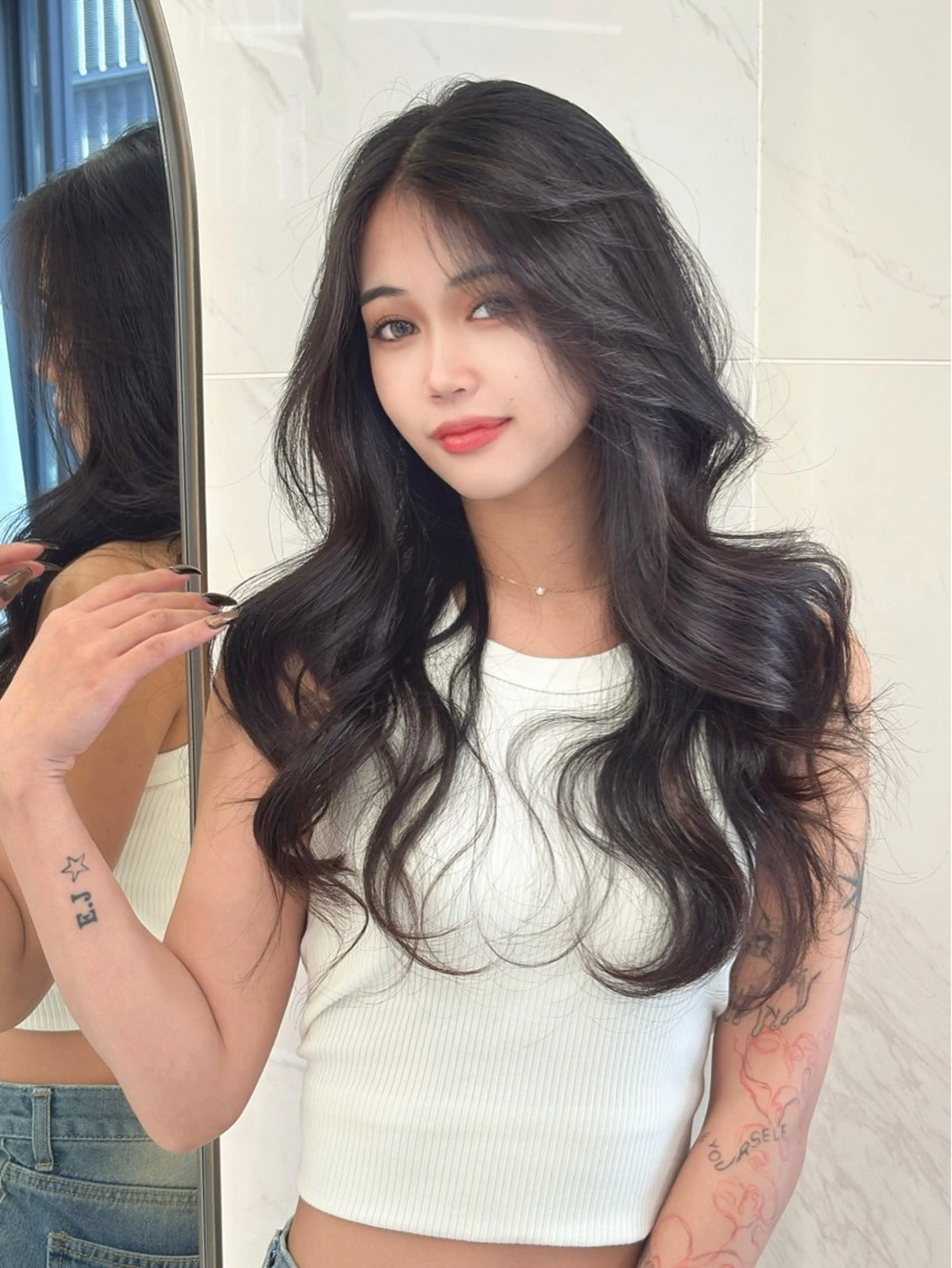 ロング 臼杵 晴のヘアスタイル