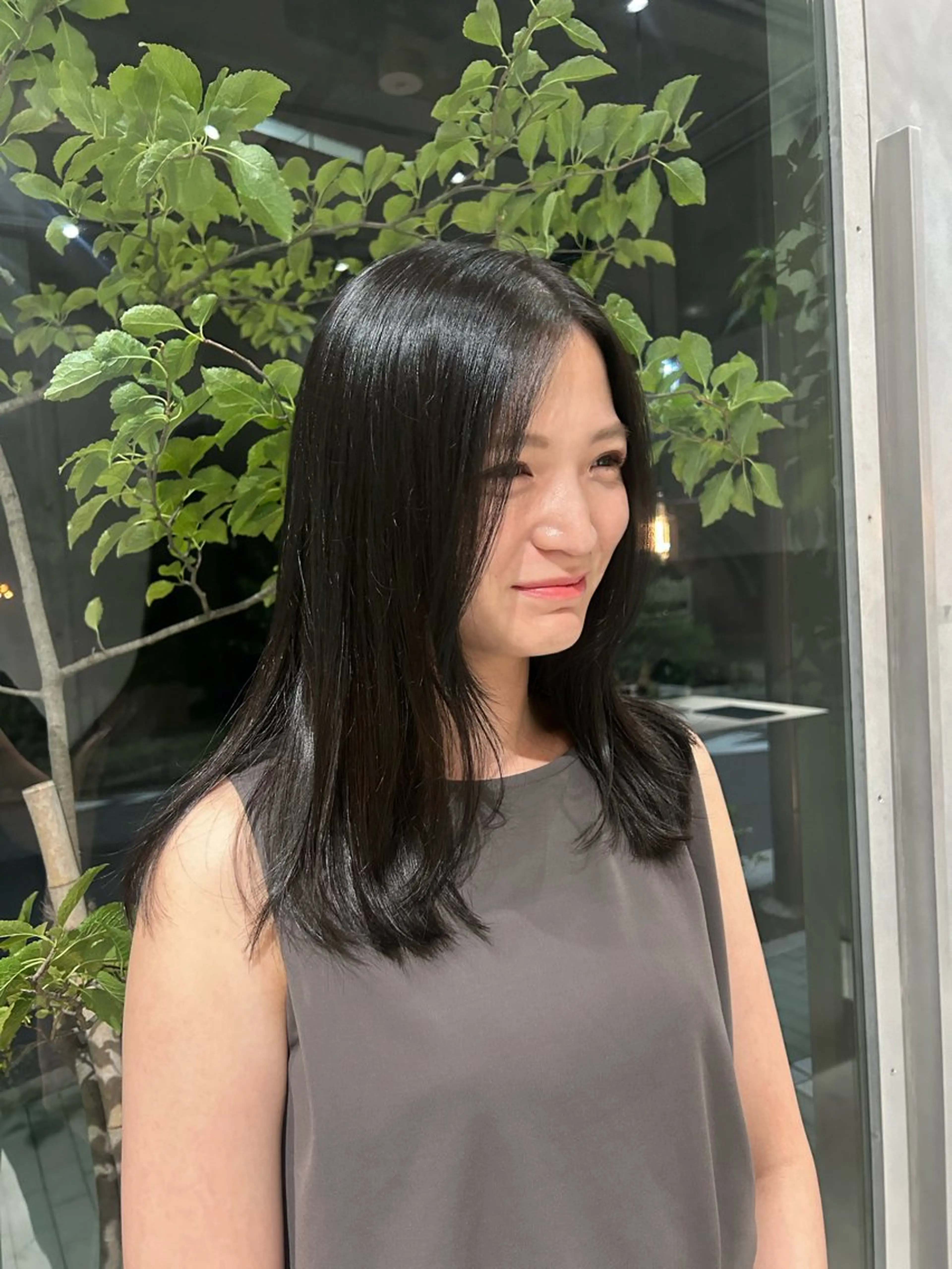 セミロング カラー オリーブグレー uusi所属・Serena 清澄白河のヘアスタイル