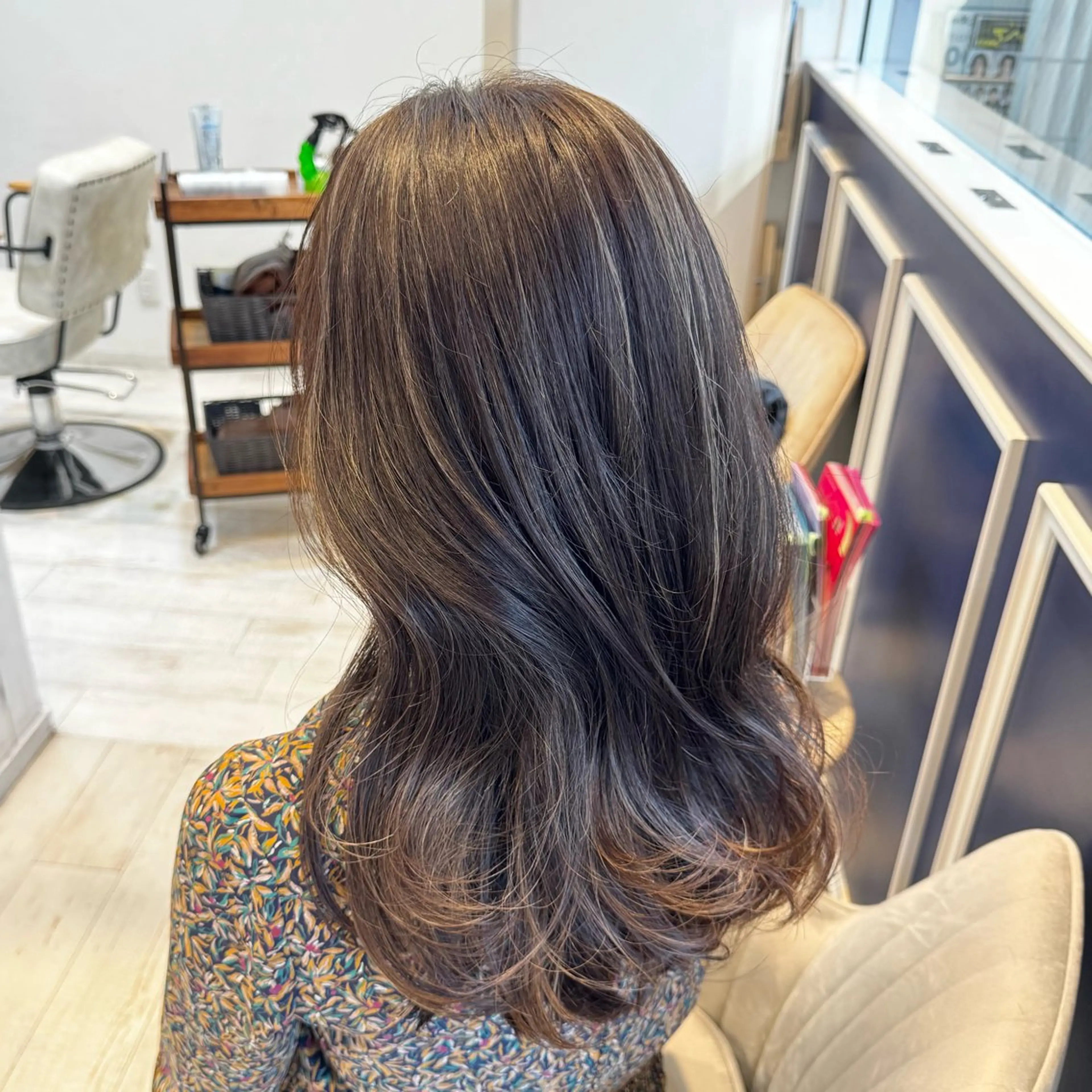 セミロング カラー ハイライトカラー ハイライト ヘアカラー 吉田 新平のヘアスタイル