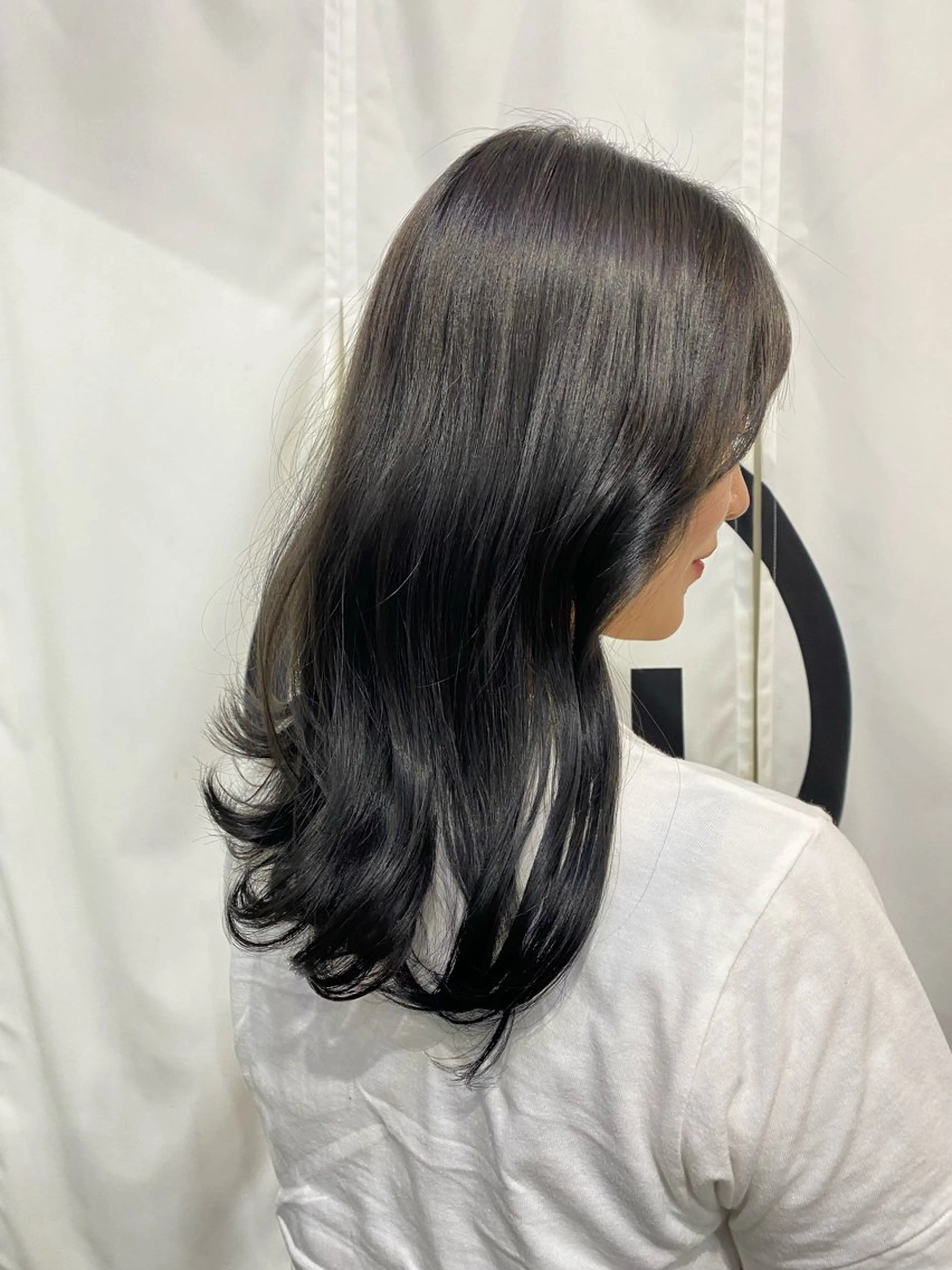 ミディアム カラー ヘアアレンジ 黒髪 ブリーチ ブルーカラー ブルーブラック ブリーチなしカラー 艶 ケアブリーチ 🎀🩵RISAのヘアスタイル
