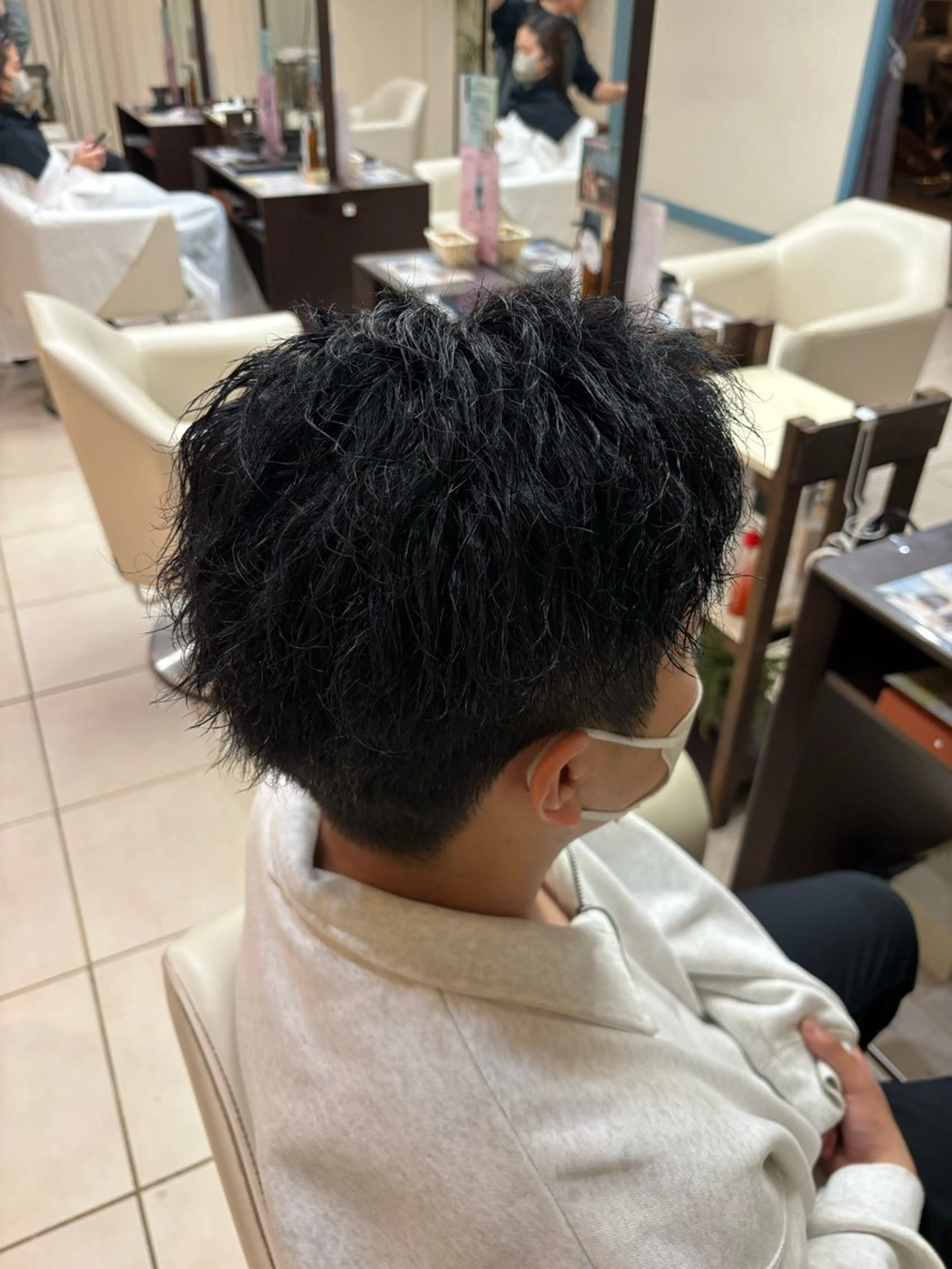 カラー メンズ 伊藤 杏奈のヘアスタイル