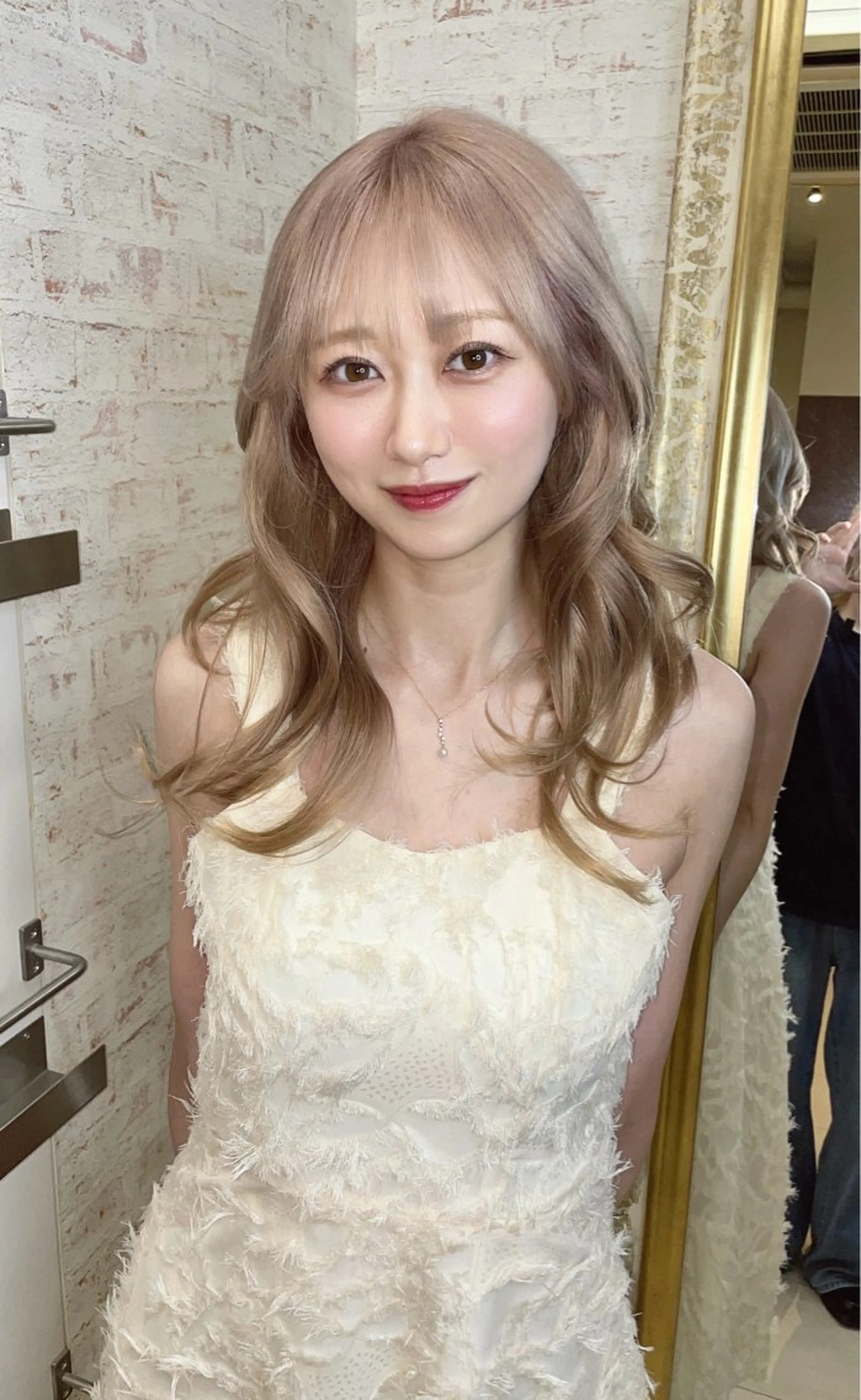 セミロング カラー ベージュカラー ミルクティーベージュ レイヤーカット ヘアカラー matiz マティス　表参道所属・💜【インナーカラー 丸尾　綸太朗】のヘアスタイル