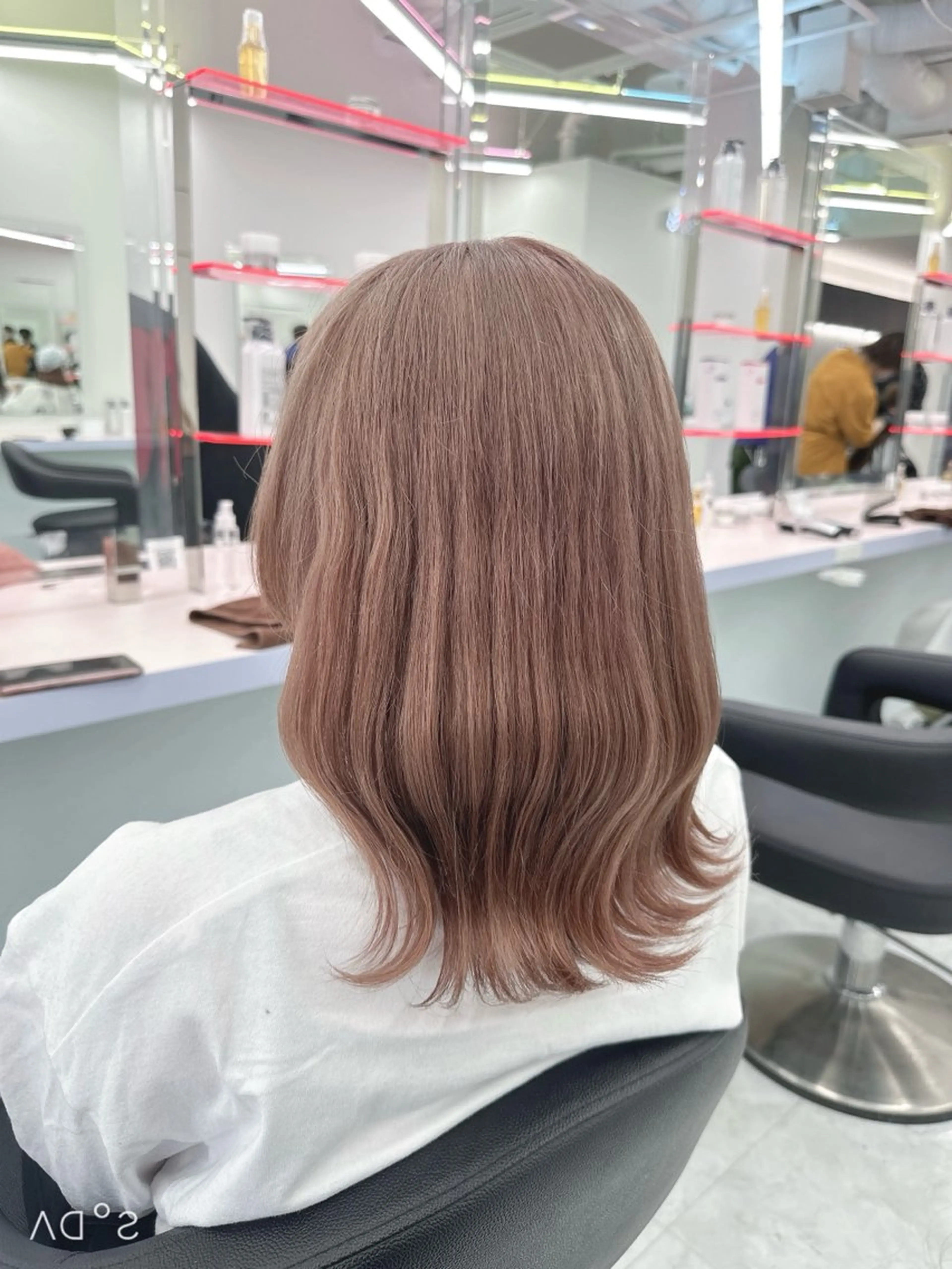 ミディアム カラー ヘアカラー ヘッドスパ 🫧ハイトーン🫧 ベージュ🫧徹哉のヘアスタイル