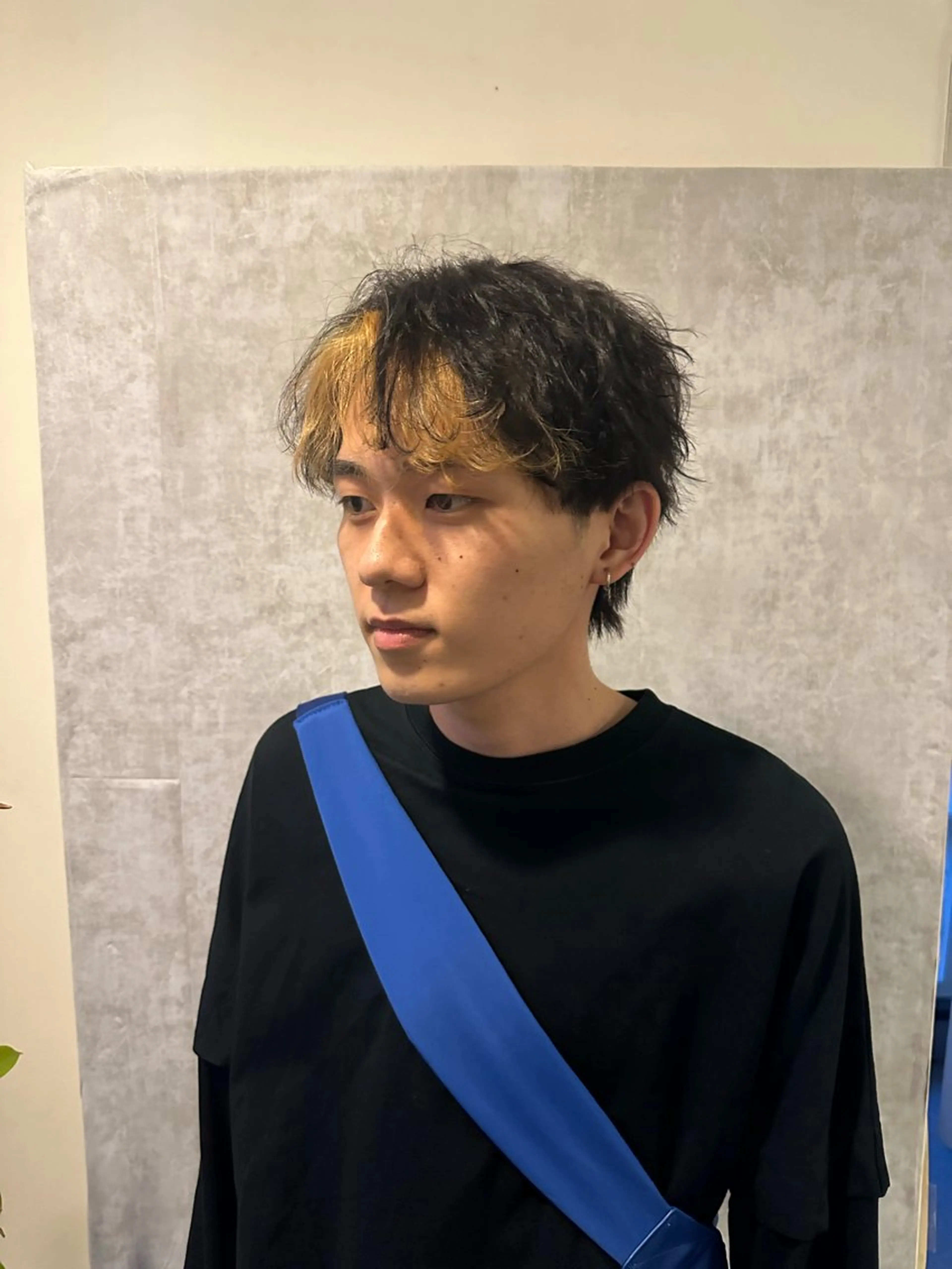 メンズ カット ラウンドマッシュシャ ドウニュアンスパーマのヘアスタイル