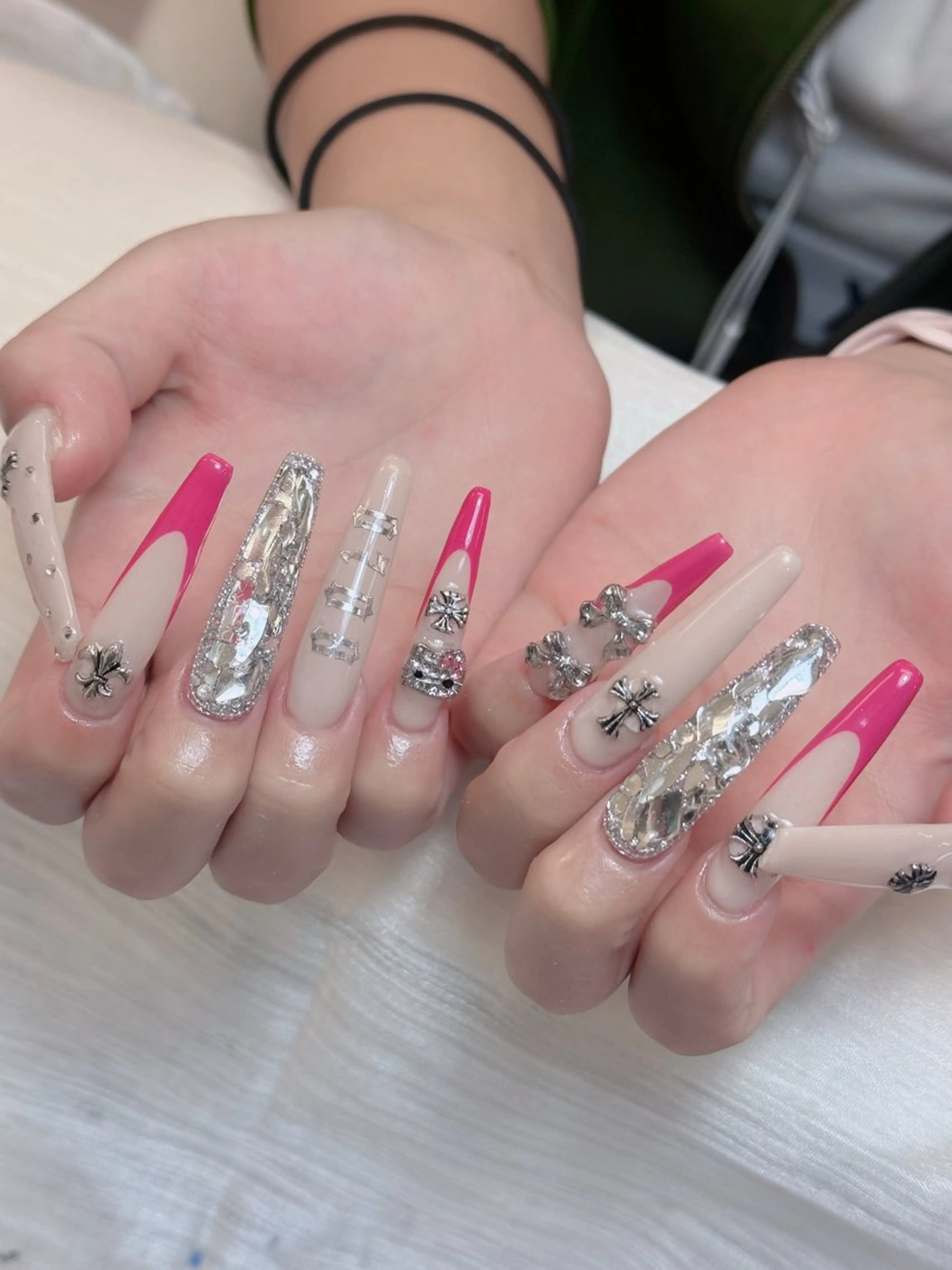 ネイル オーロラネイル チークネイル フットネイル フレンチネイル 韓国ネイル ハンドネイル Lumi Nail Salon所属・Lumi Nail 新大久保3‘のネイルデザイン