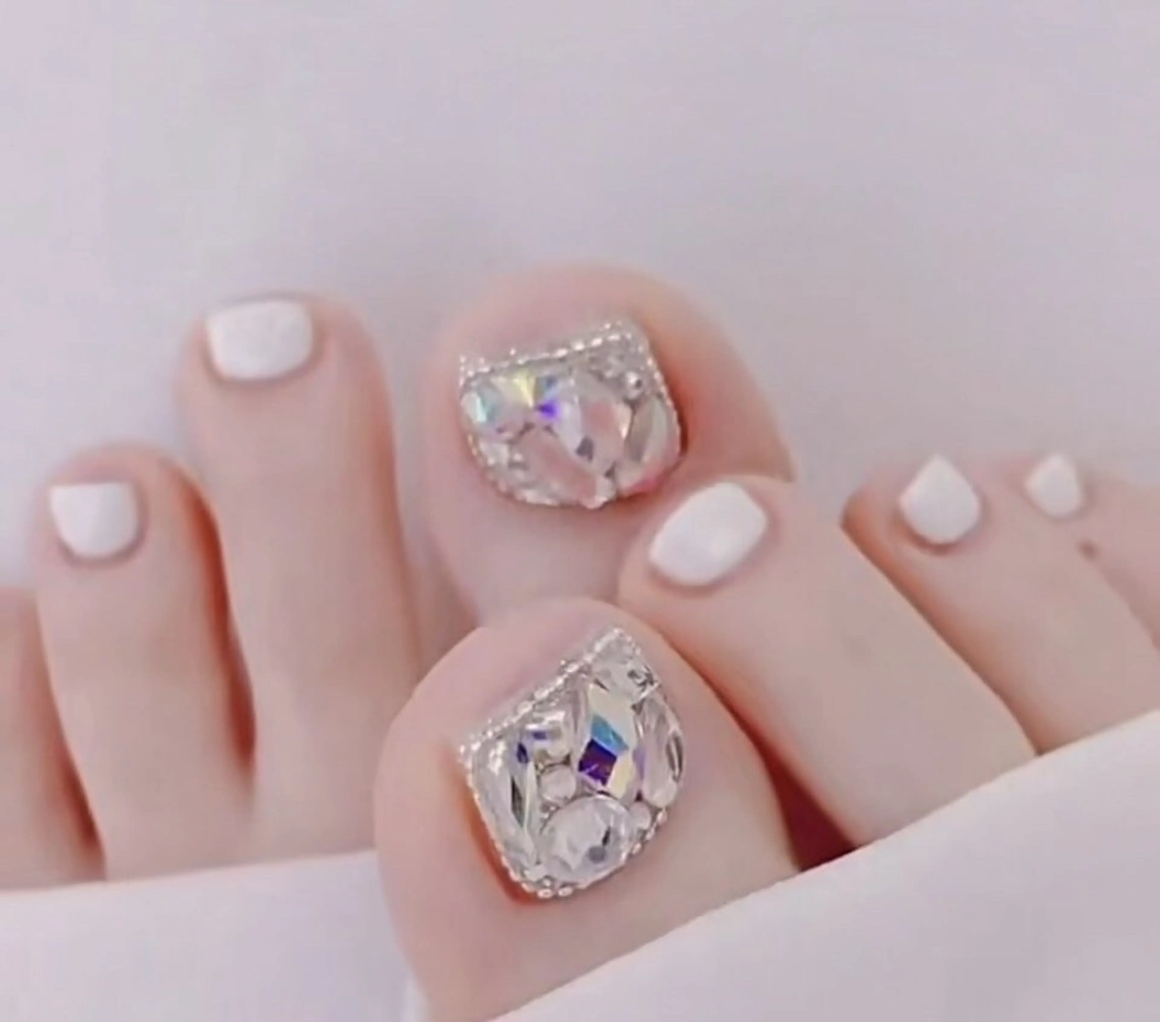 【FOOT】夏におすすめ！フット親指キラキラストーン埋め尽くし¥6990の写真