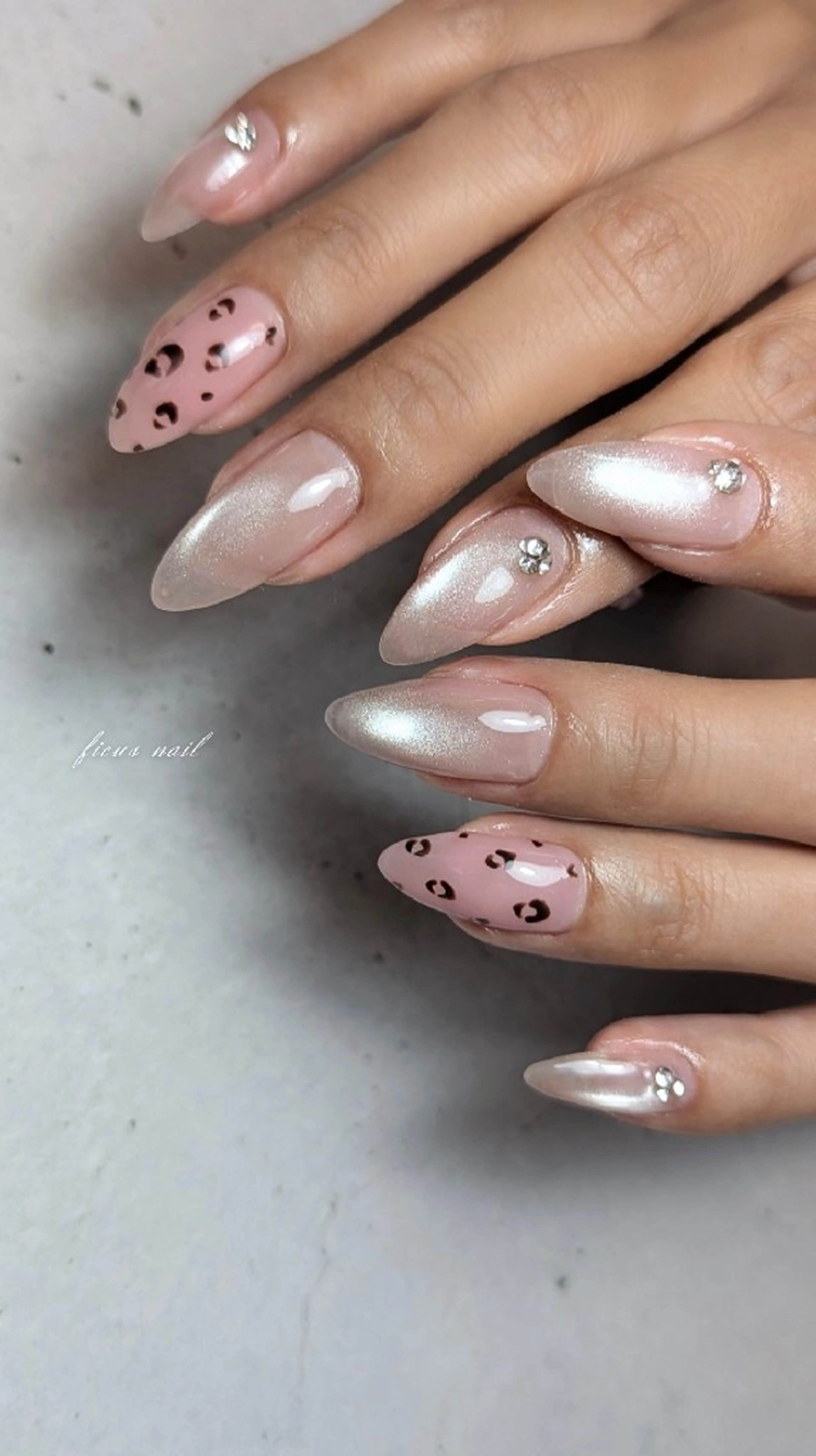 ネイル アニマル柄 アートネイル マグネットネイル ピンク シンプルネイル ハンドネイル ficus nailのネイルデザイン
