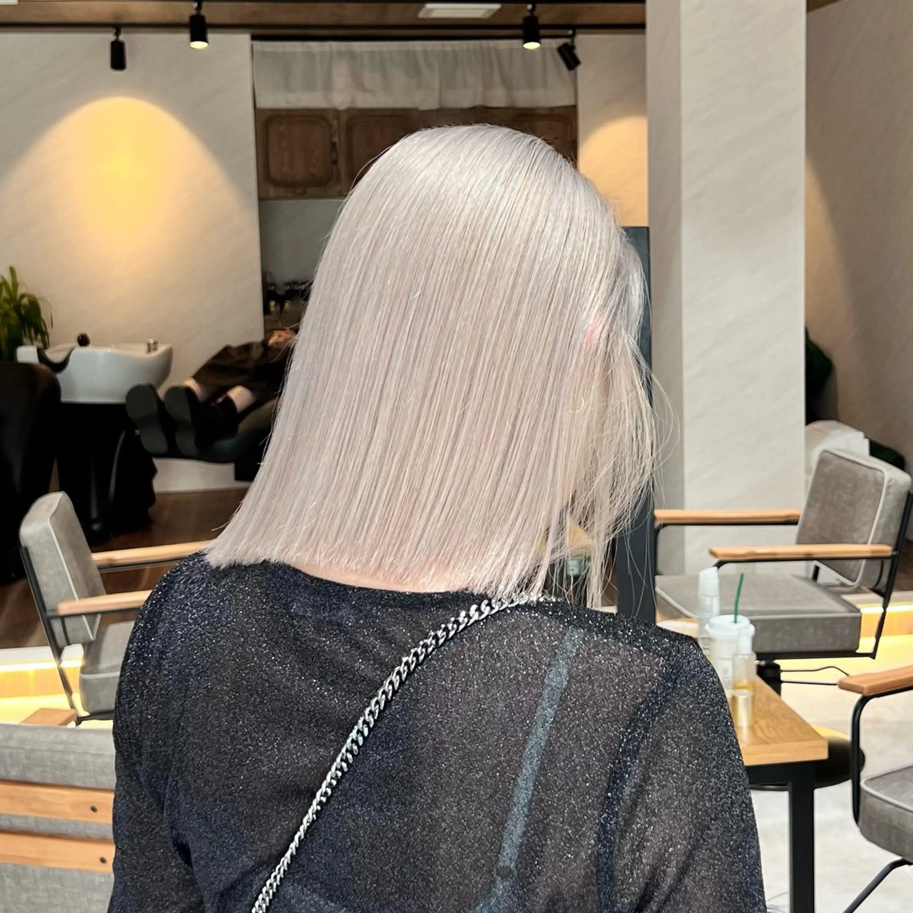 ショート カラー ベージュカラー ホワイトベージュ カット ヘアカラー ムラ修正💎 艶髪ハイトーン💎のヘアスタイル