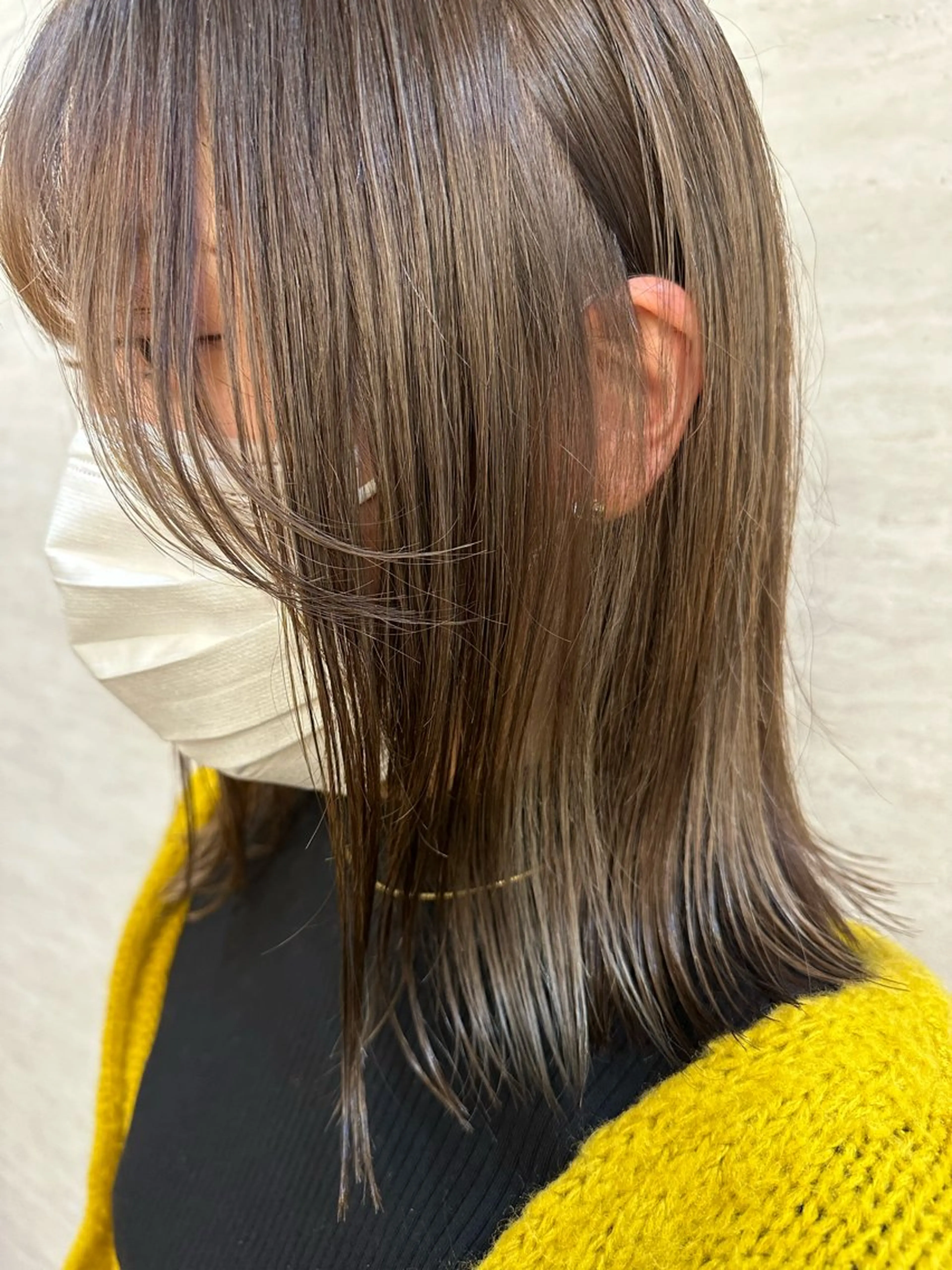 ミディアム カラー グレージュ newi まーぼーのヘアスタイル