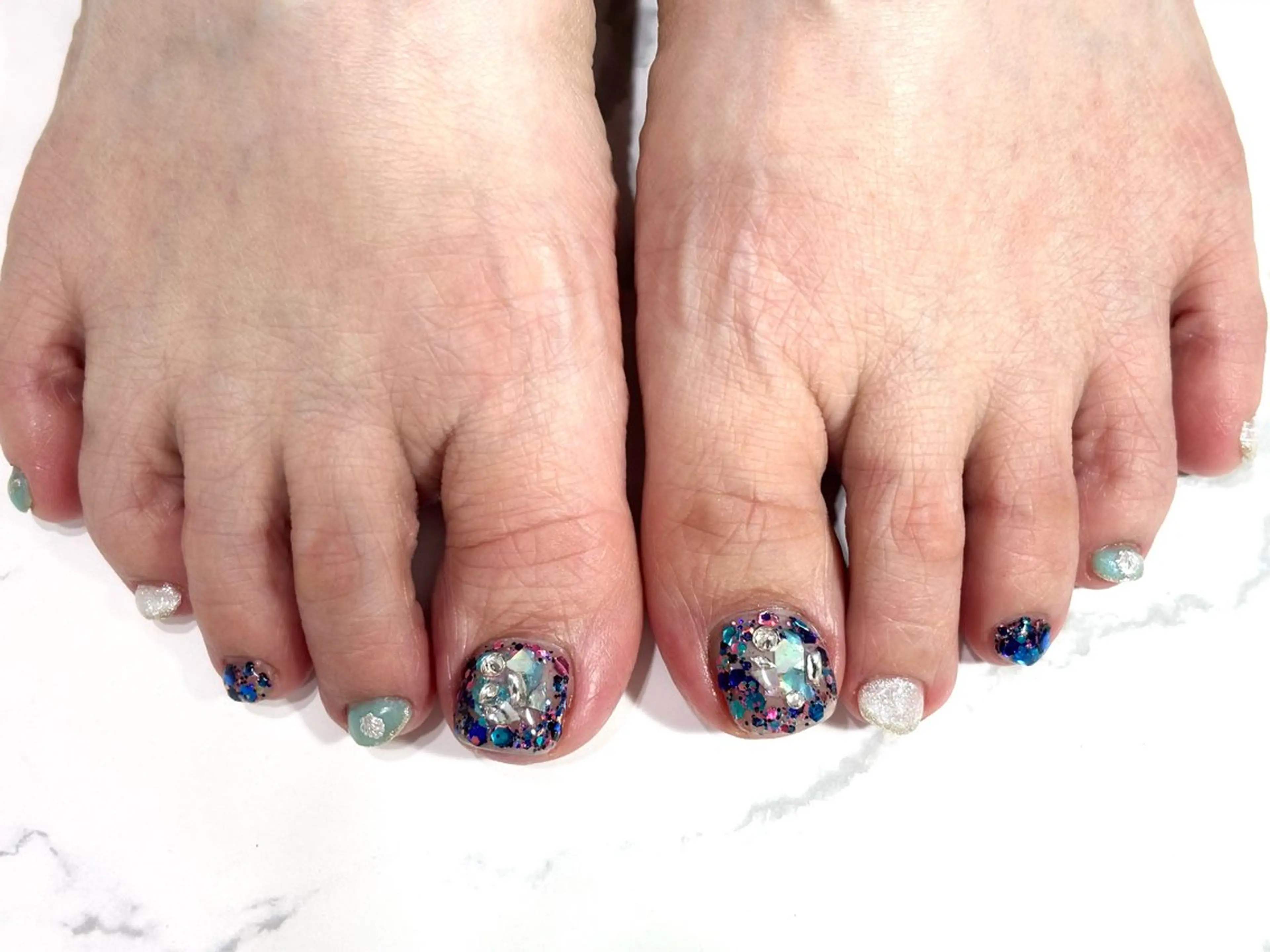 ネイル フットネイル キラキラネイル Nail&Spa SeaGlass所属・SeaGlass tomoのネイルデザイン