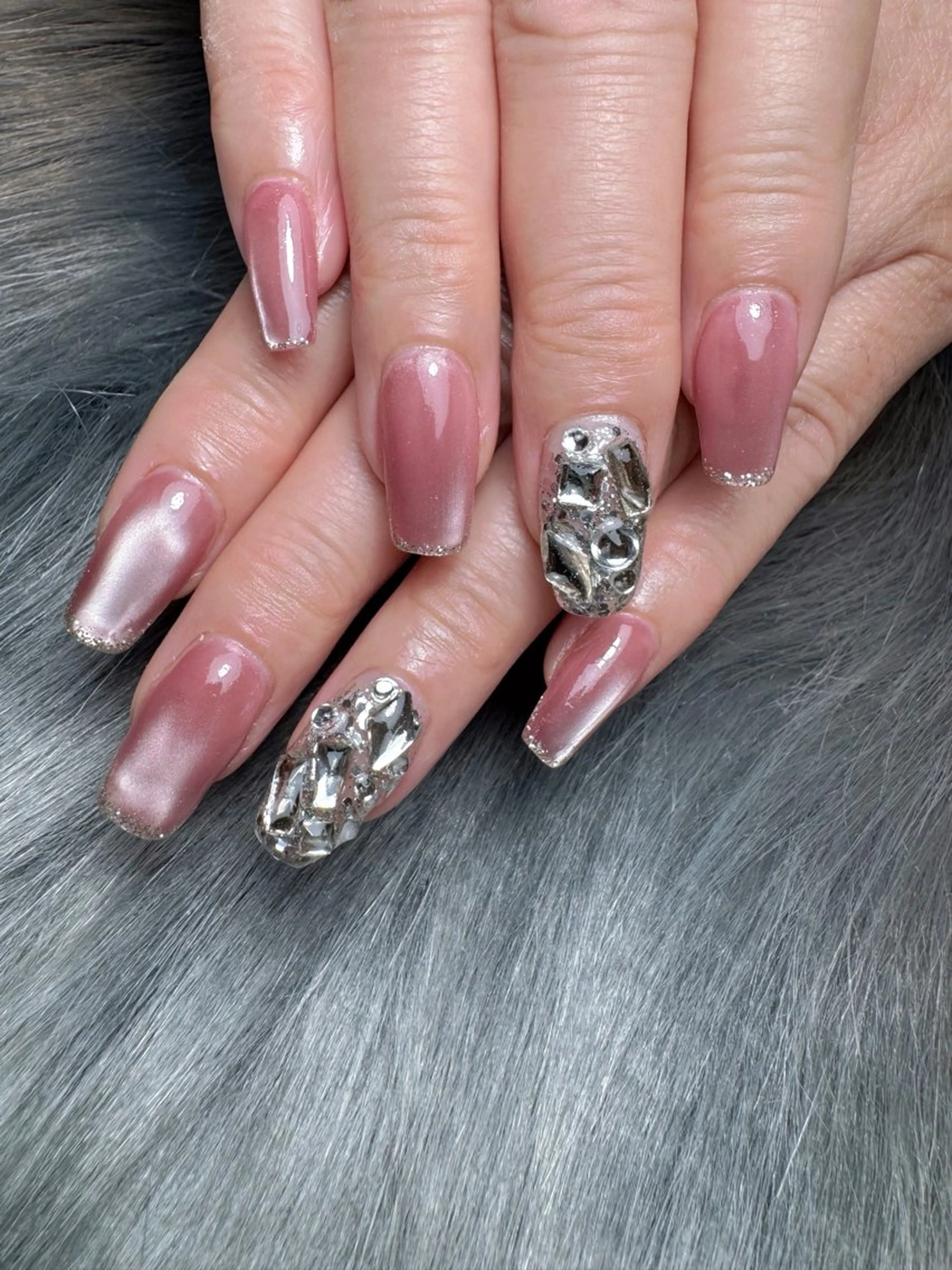 ネイル ブルー ラメ(グリッター) マグネットネイル ビー玉ネイル ピンク ハンドネイル K&R Nail所属・Nail Salon K&Rのネイルデザイン