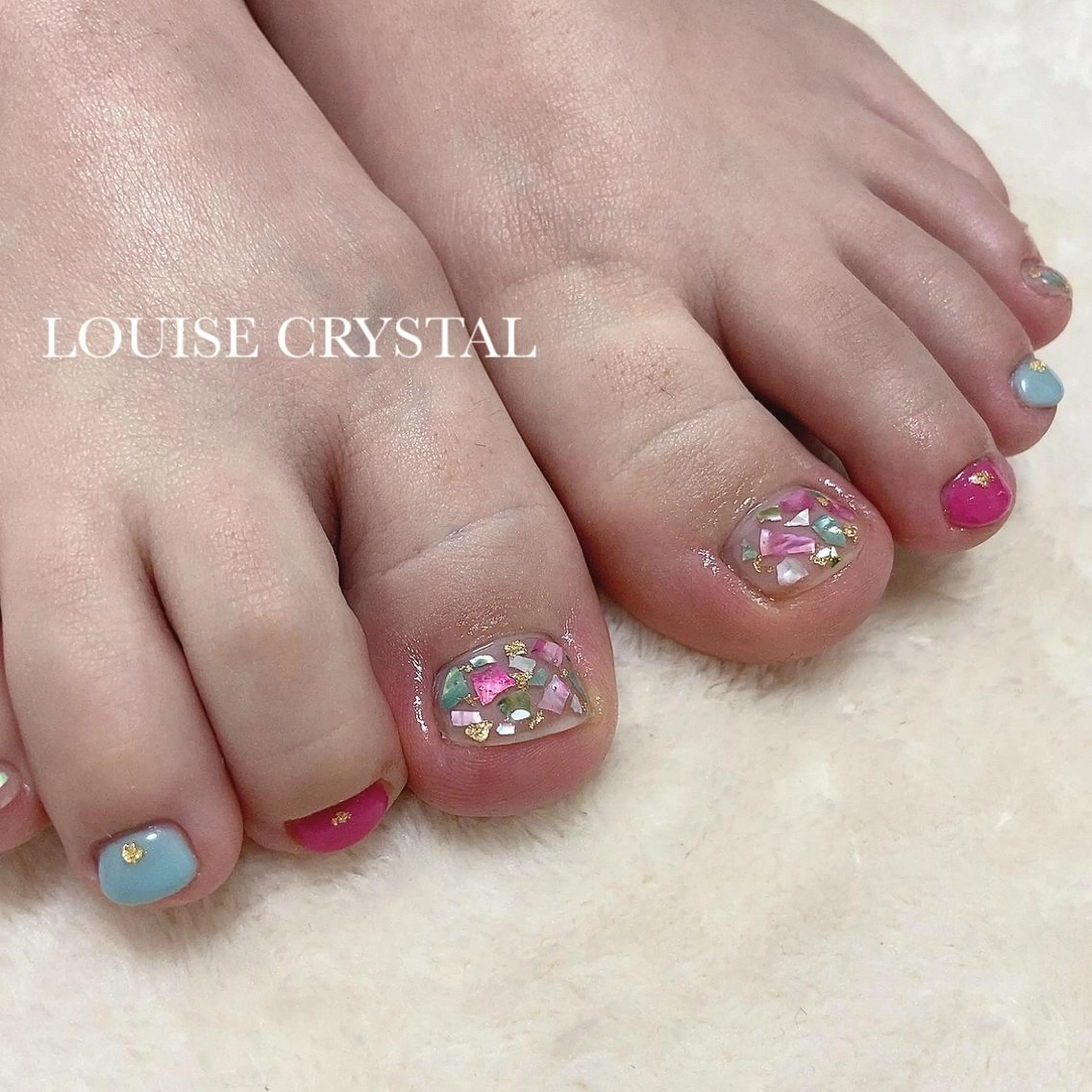 ネイル フットネイル LOUISE CRYSTALのネイルデザイン