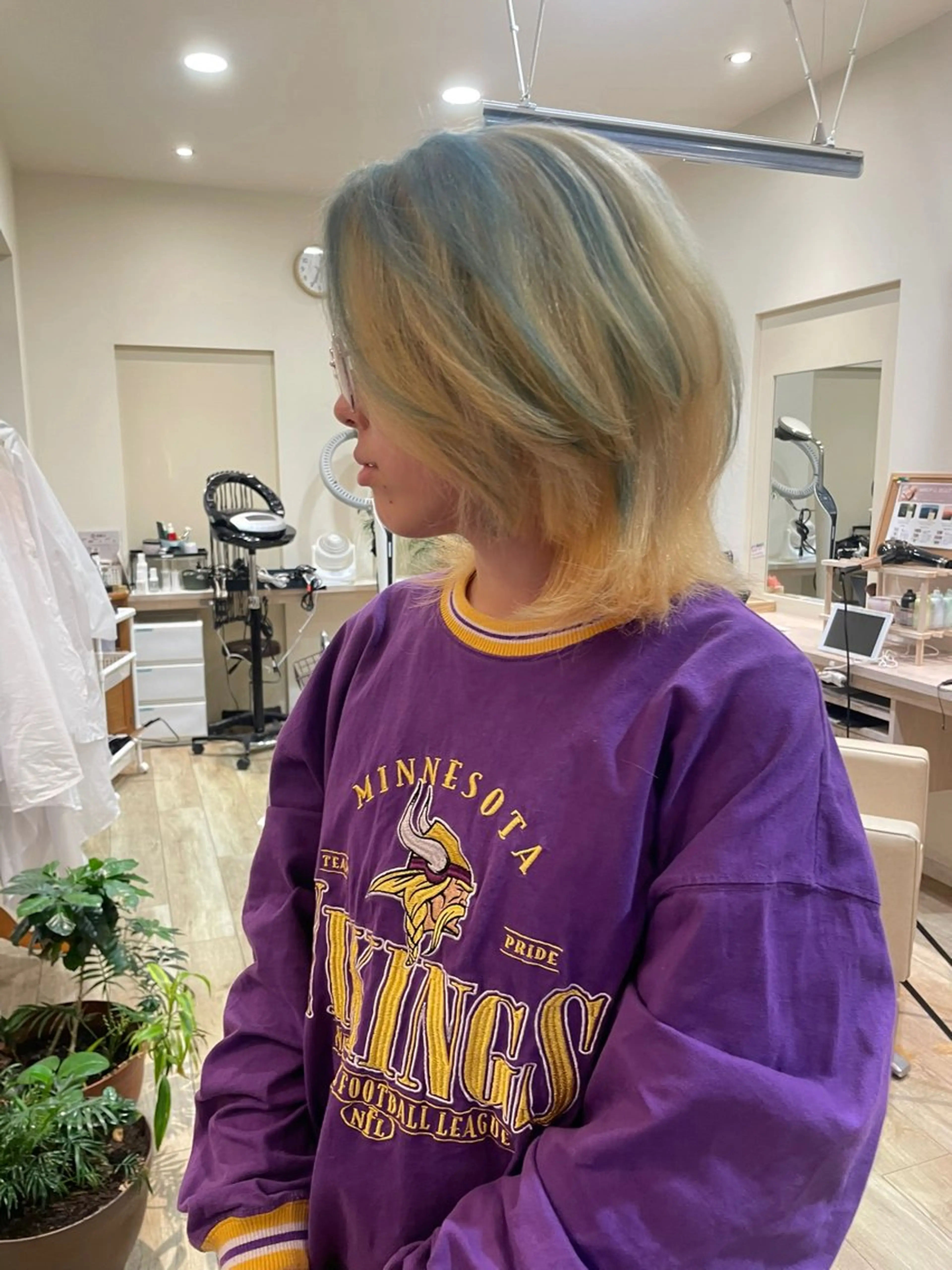 ミディアム カラー ブリーチ ブロンド デザインカラー エメラルドグリーン ウルフカット ヘアカラー トリートメント 髪質改善/Bloss om🌷高橋沙衣のヘアスタイル