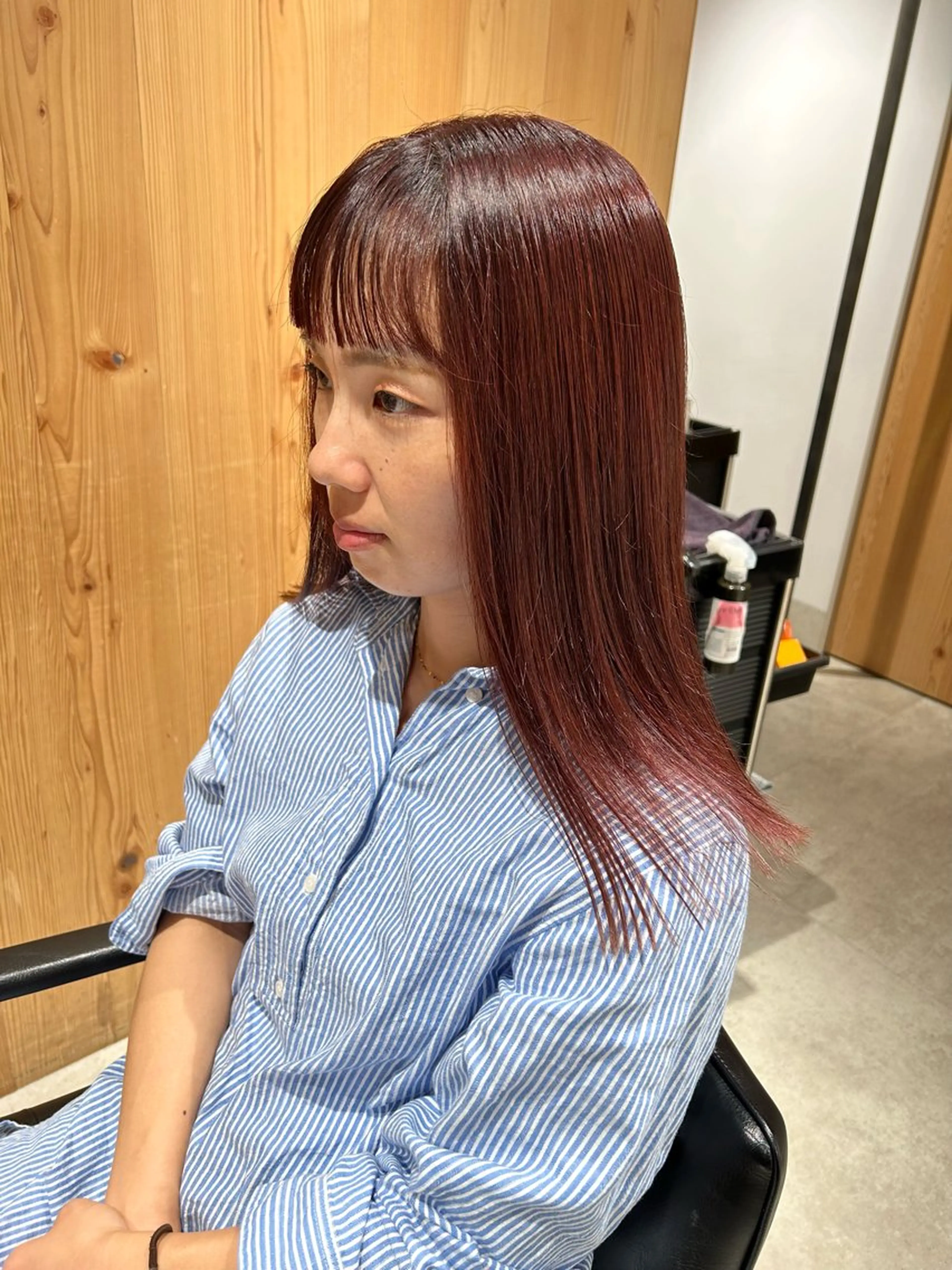セミロング カラー ブリーチ ボルドーカラー ブリーチなしカラー カット ヘアカラー トリートメント ヘッドスパ GO TODAY SHAIRE SALON 渋谷モディ所属・スキバサミを使わない カット🌼唯🌼のヘアスタイル