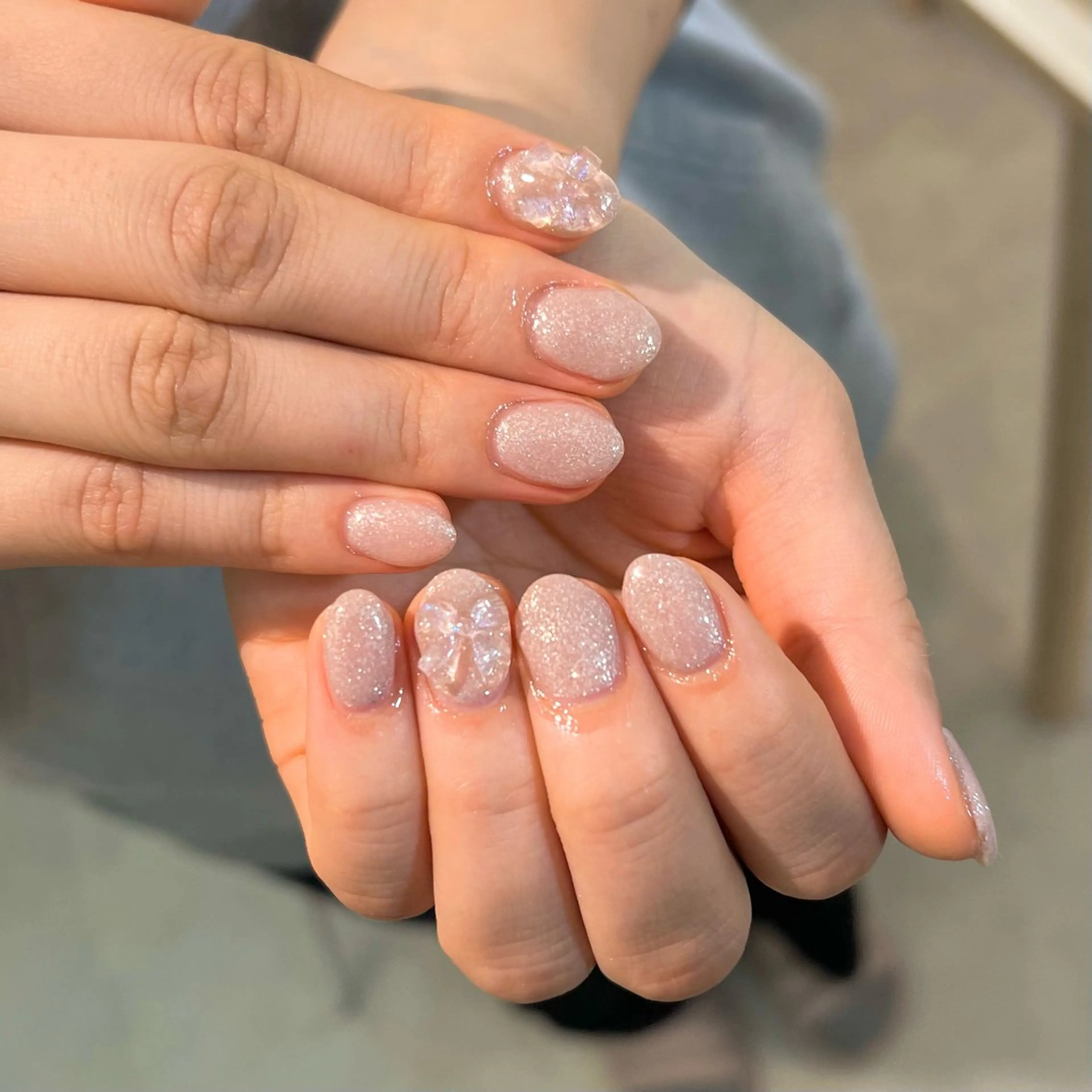 ネイル オーロラネイル リボン ハンドネイル sio.nail&eyebrow salon shimokitazawa2号店所属・nailist mana𖤐´-のネイルデザイン