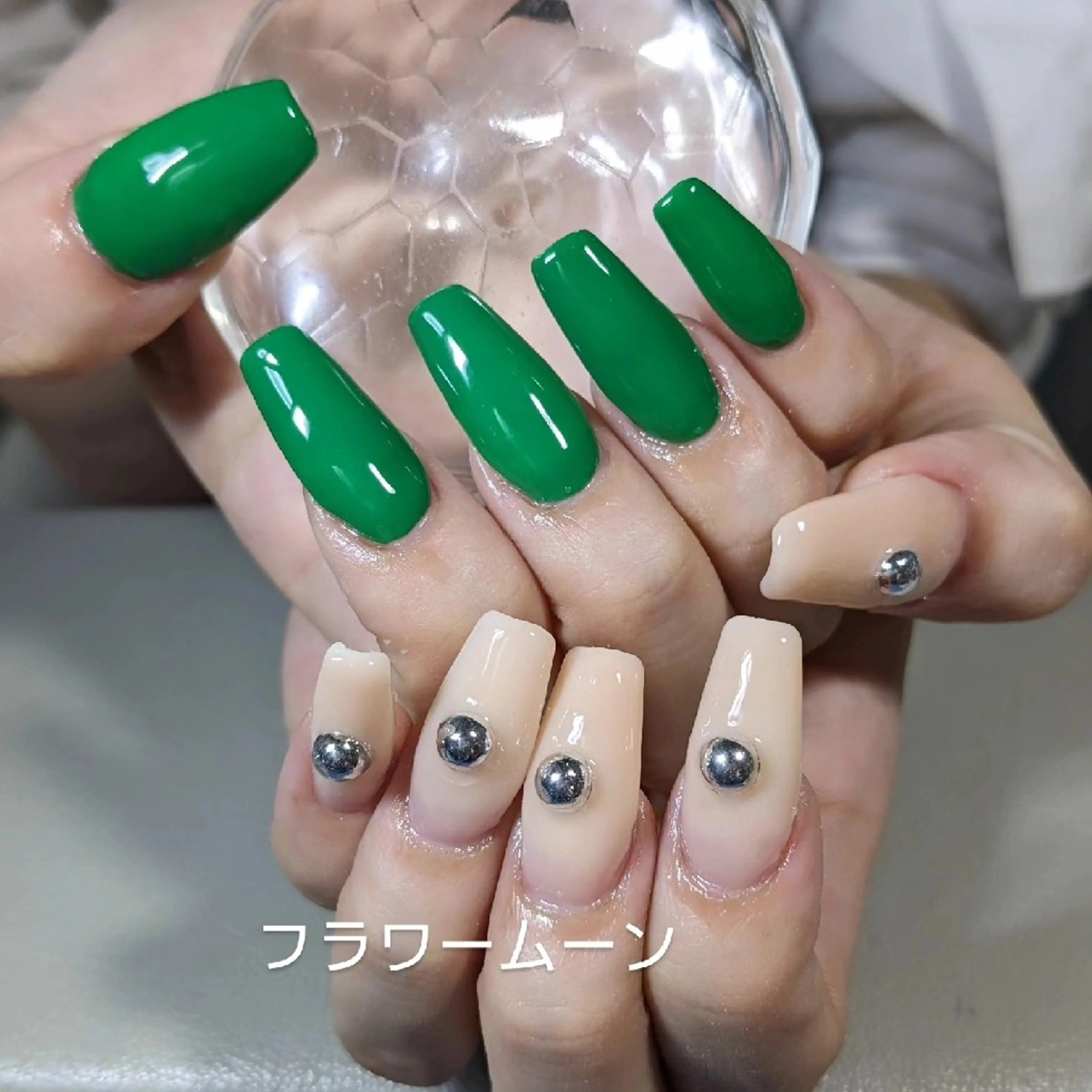 ネイル フラワー ムーンのネイルデザイン