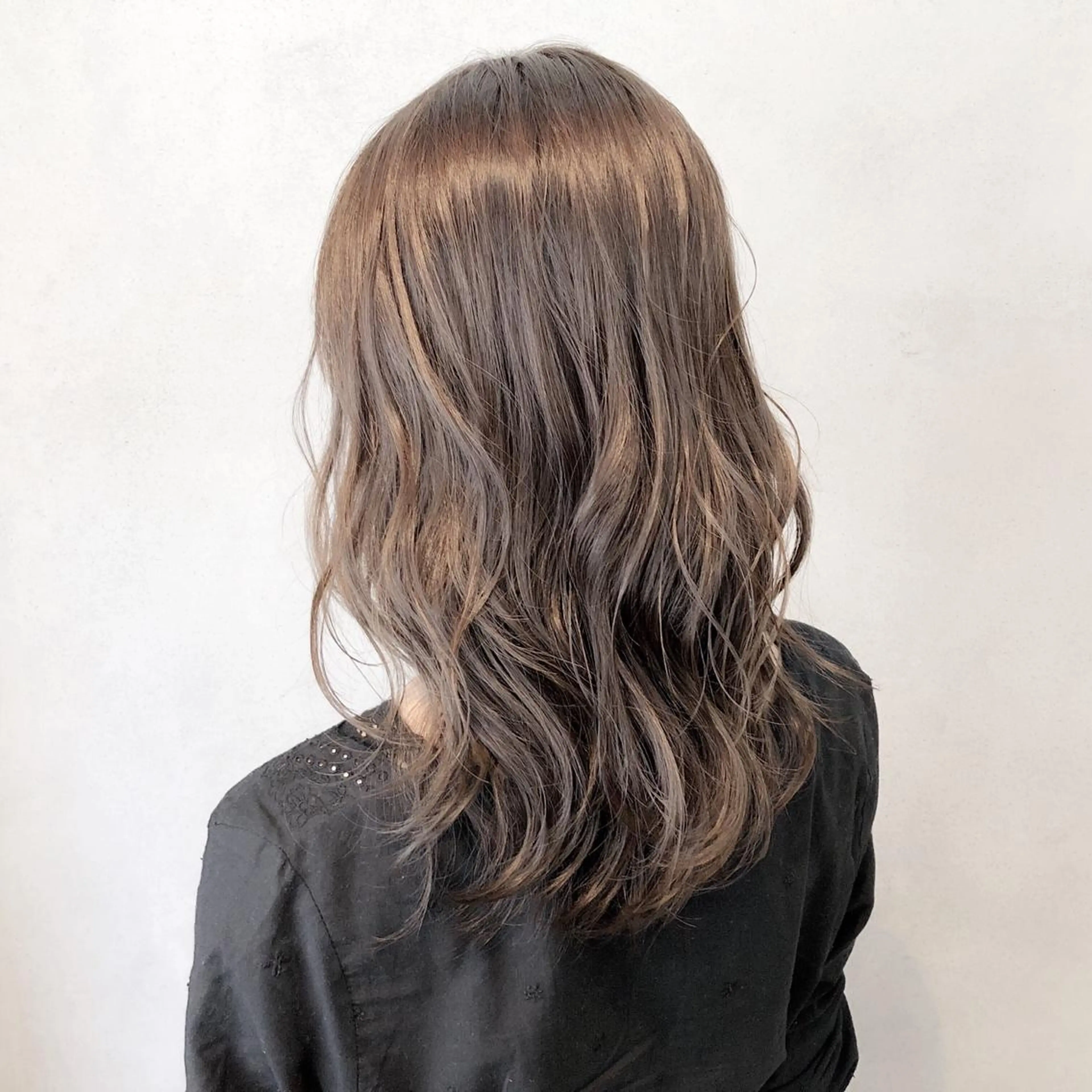 セミロング カラー ヘアアレンジ アッシュ ベージュカラー グレージュ universe tokyoのヘアスタイル