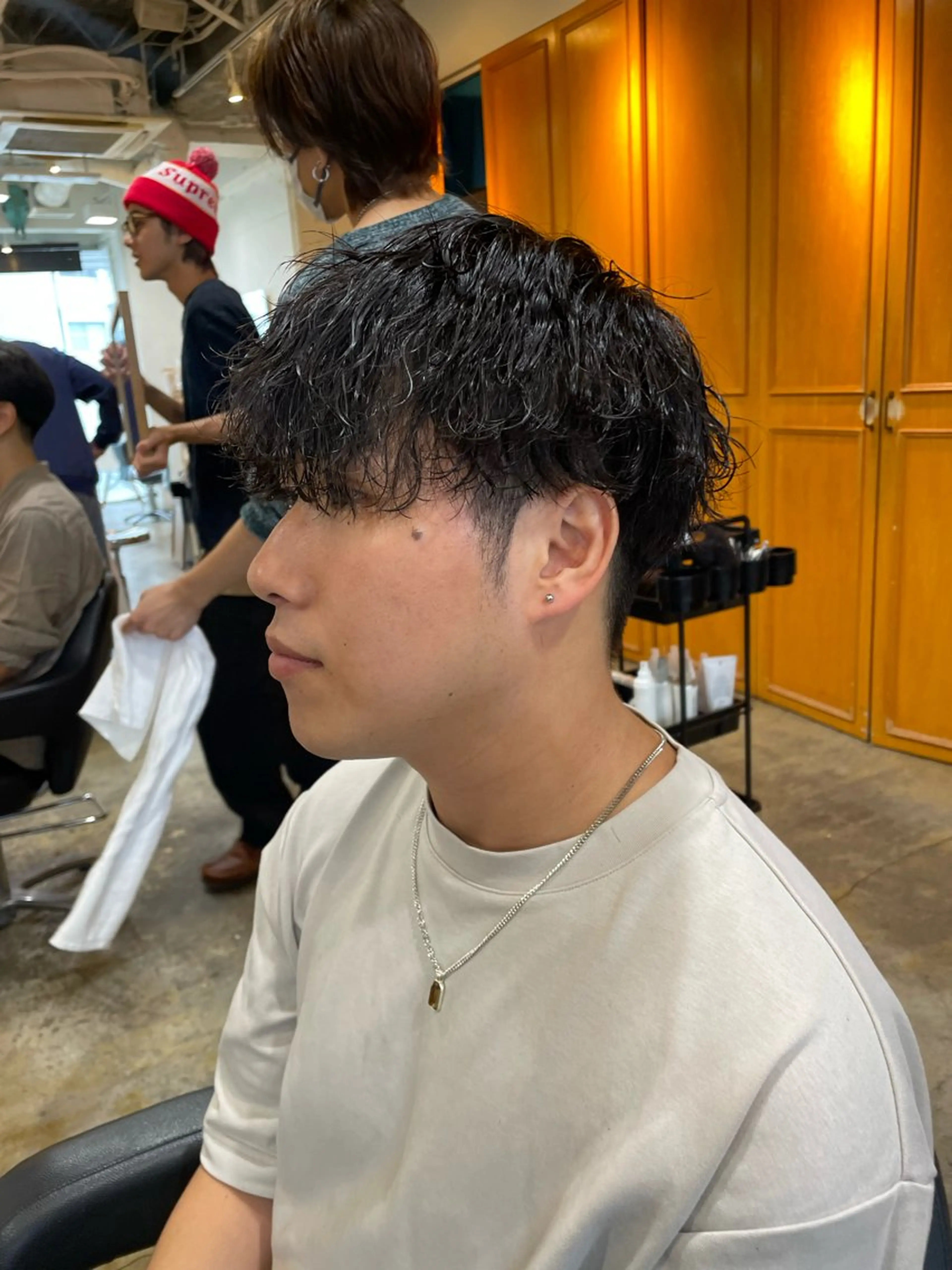 ミディアム パーマ メンズ RIN／韓国ヘア レイヤーカットのヘアスタイル