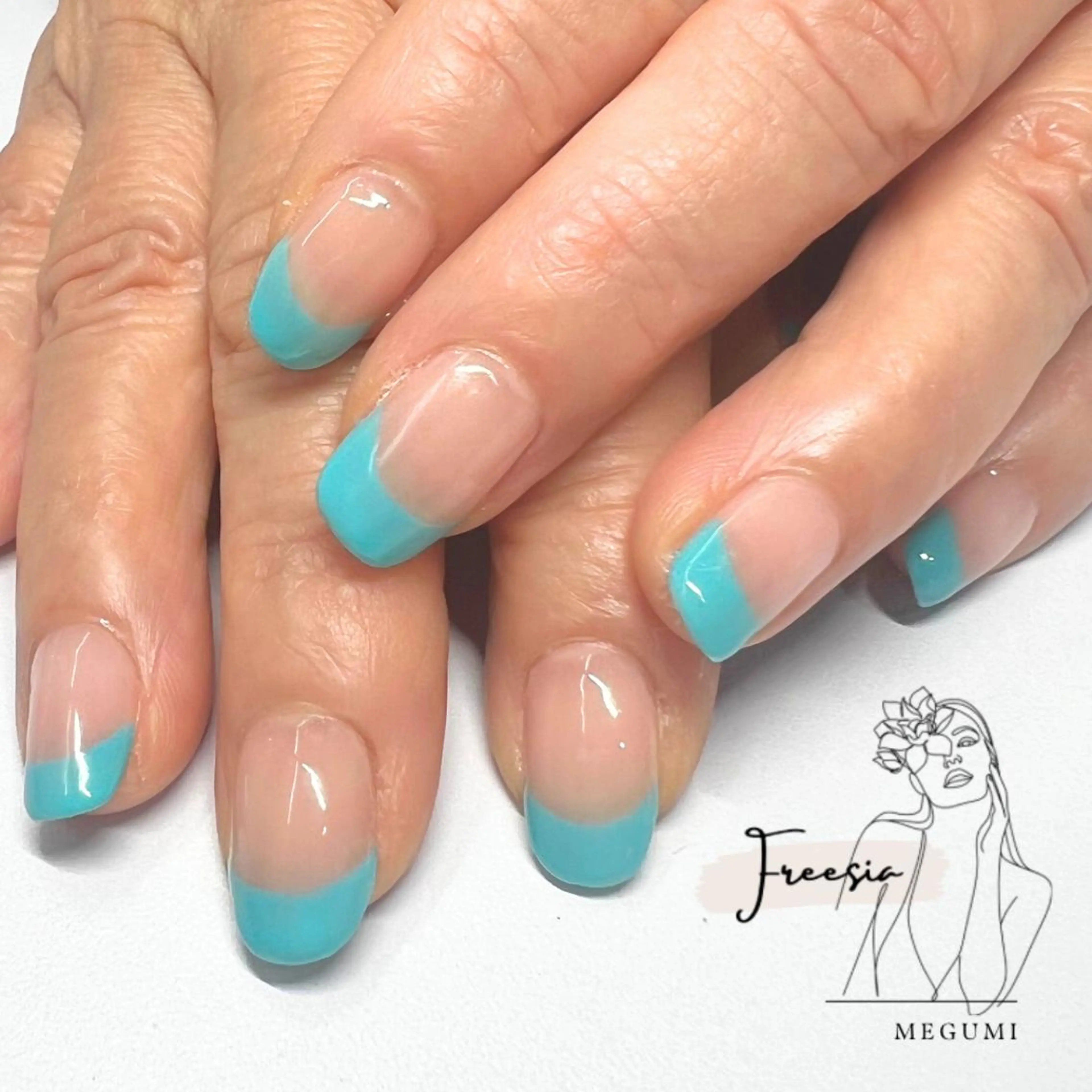 ネイル ブルー フレンチネイル ジェルネイル ネイルチップ ハンドネイル 当日予約も歓迎⭕️ Megumiのネイルデザイン