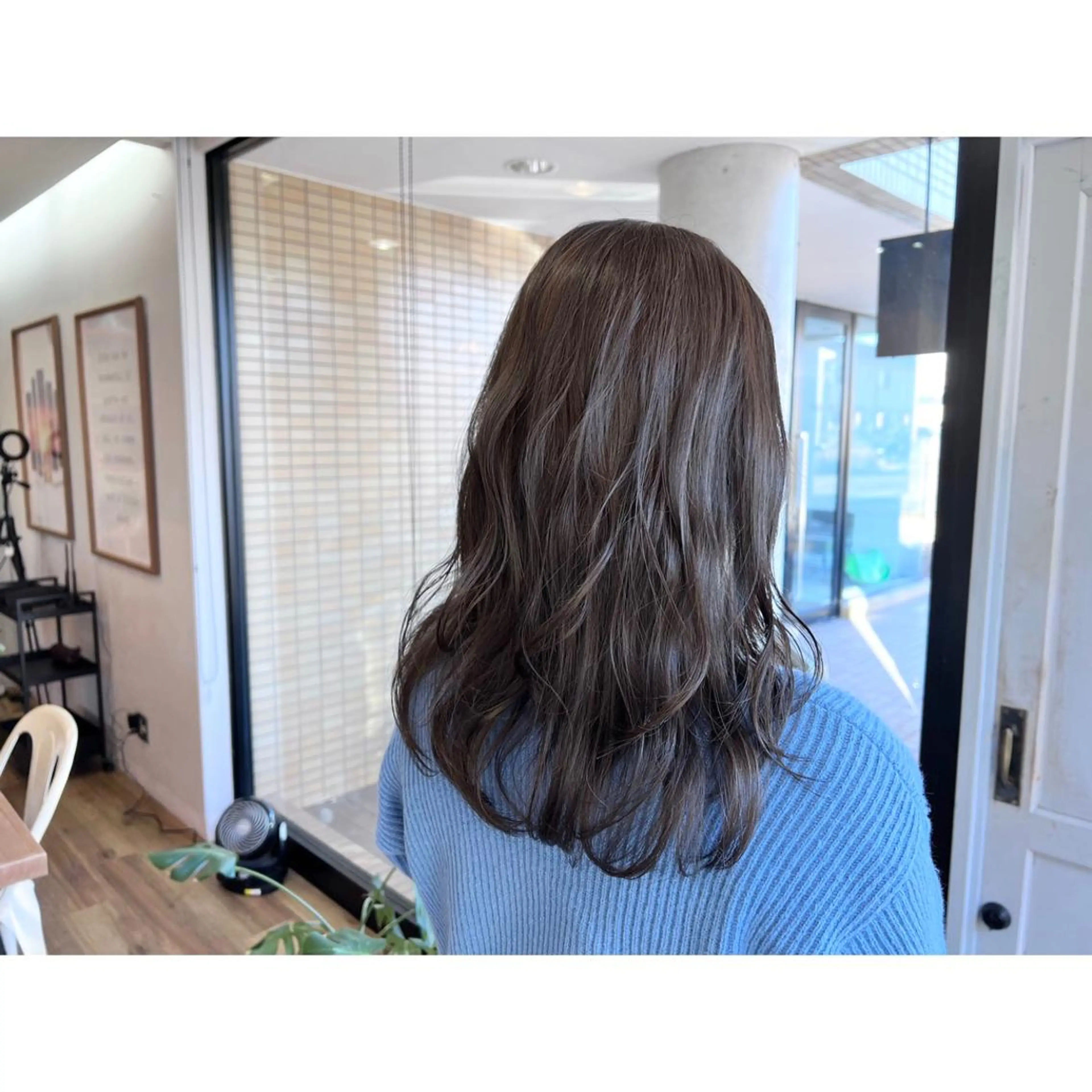 ロング カラー アッシュ ヘアカラー トリートメント ツキダテ ユイのヘアスタイル