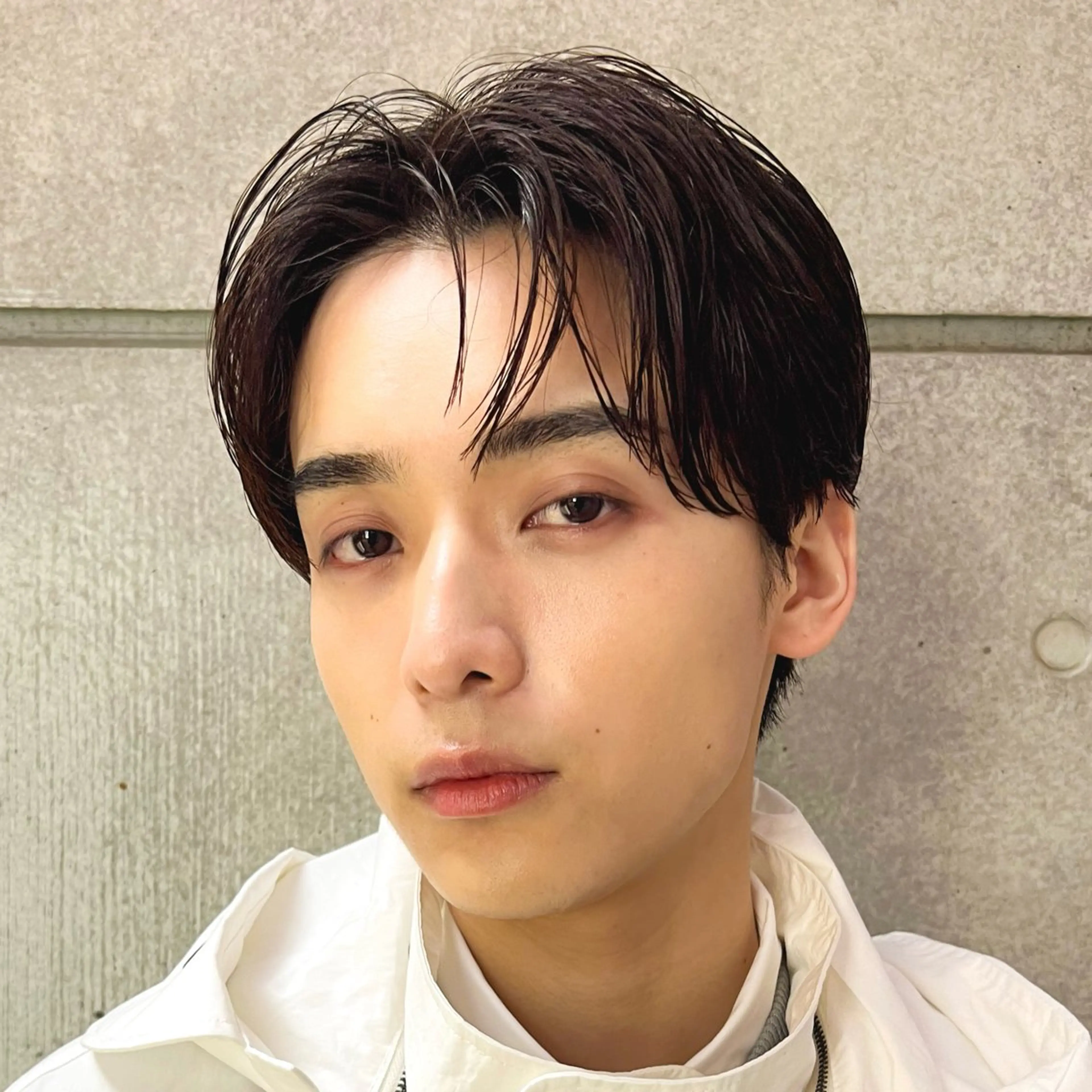 ショート パーマ メンズ センターパート メンズパーマ メンズカット曲がる 縮毛矯正佐々木タクマのヘアスタイル