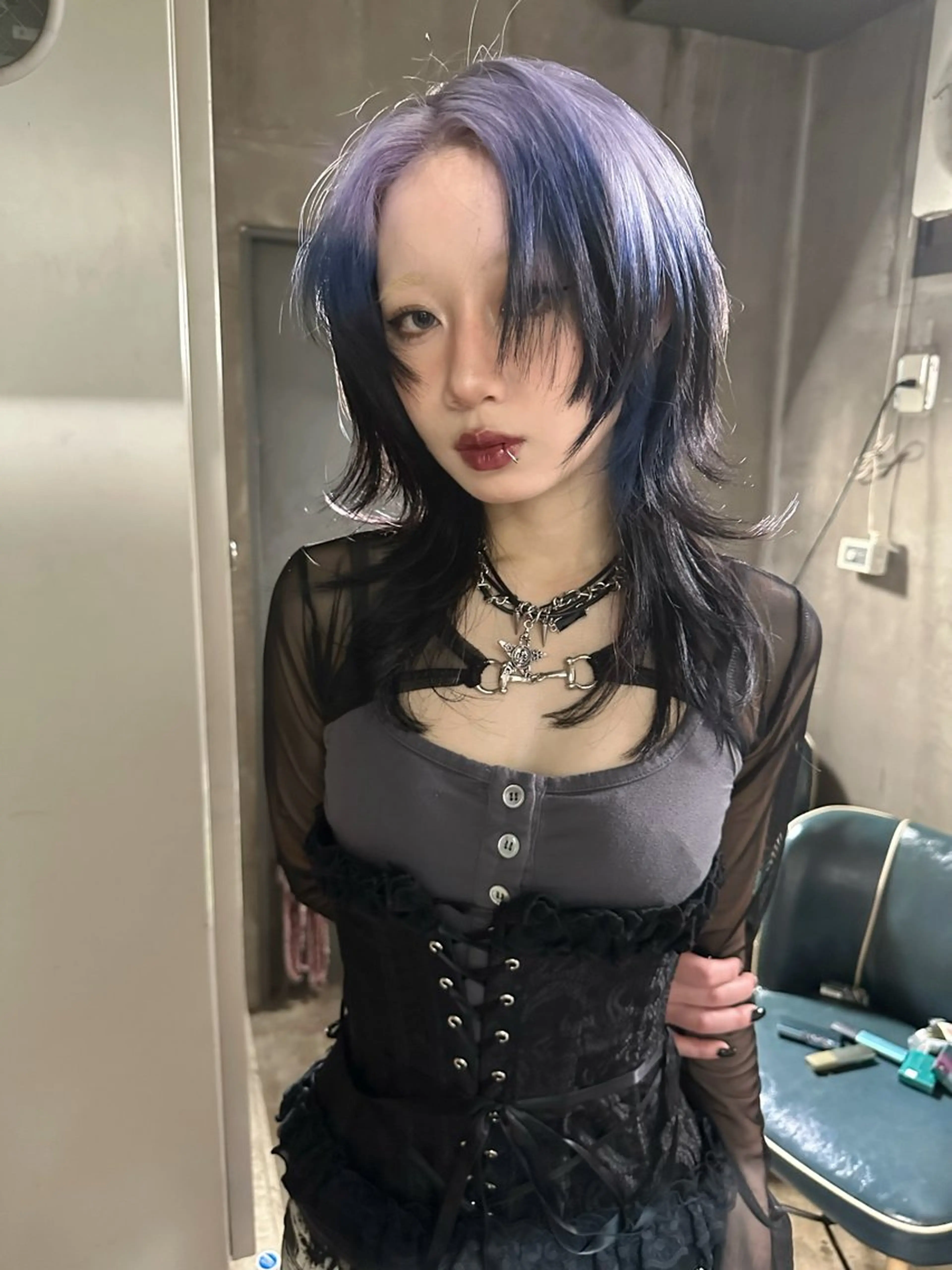 ミディアム カラー ALLY所属・ウルフカット / ケアブリーチのヘアスタイル