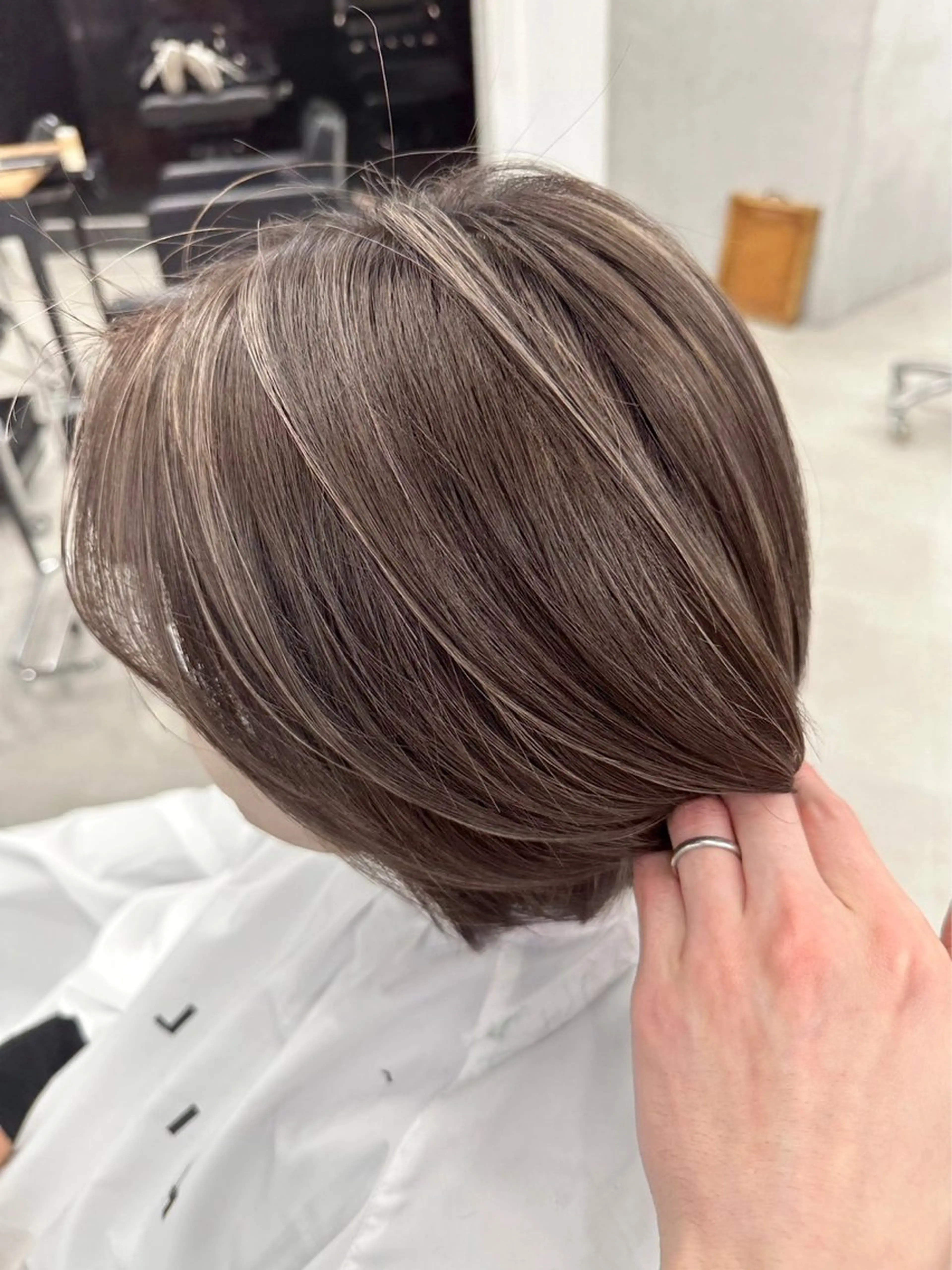 ショート カラー ブリーチ ケアブリーチ ハイライトカラー ハイライト 外ハネヘア カット ヘアカラー トリートメント ☀️東京→岡崎☀️ ハイライト青山彪雅のヘアスタイル