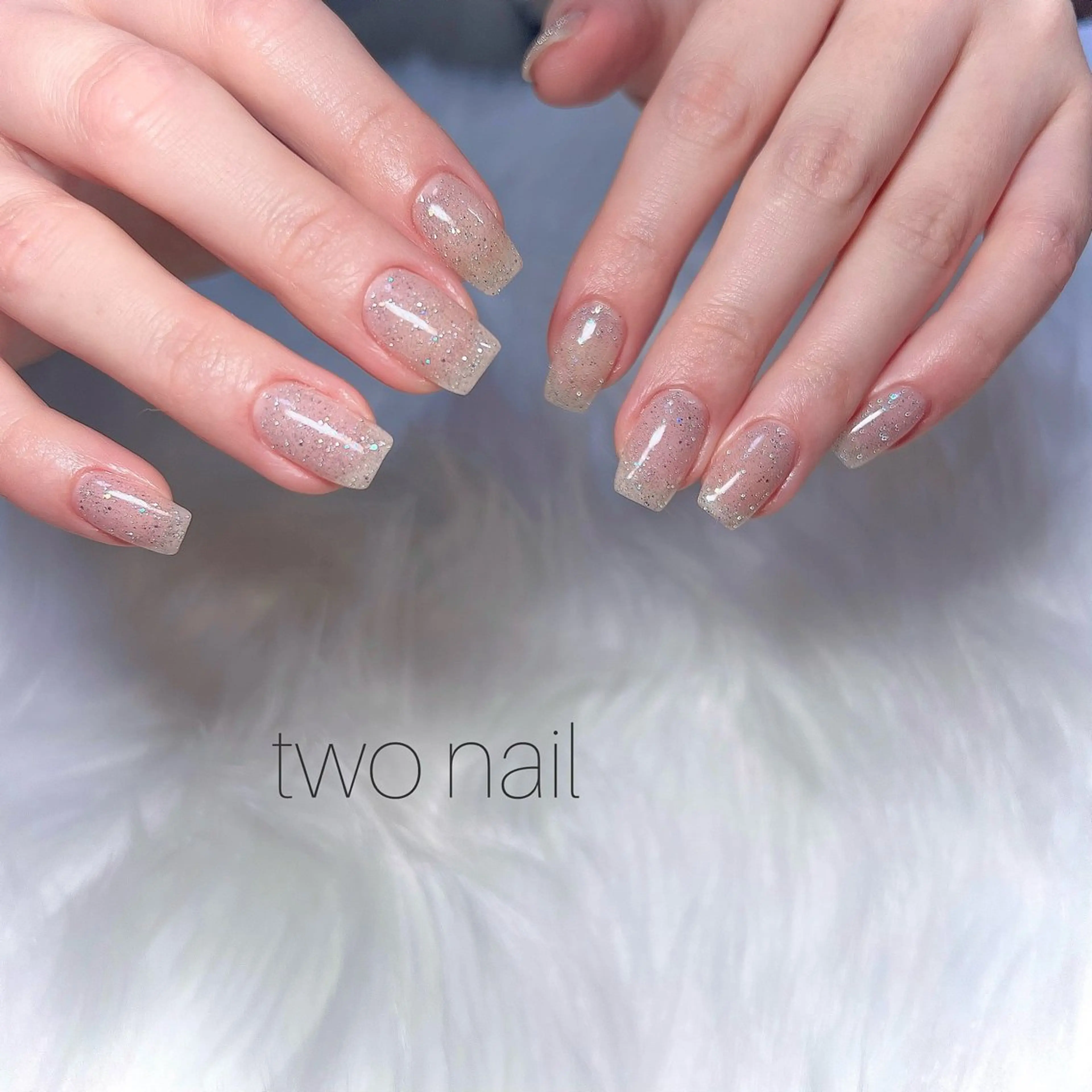 ネイル キラキラネイル ネイルチップ ホワイト ハンドネイル two nailのネイルデザイン