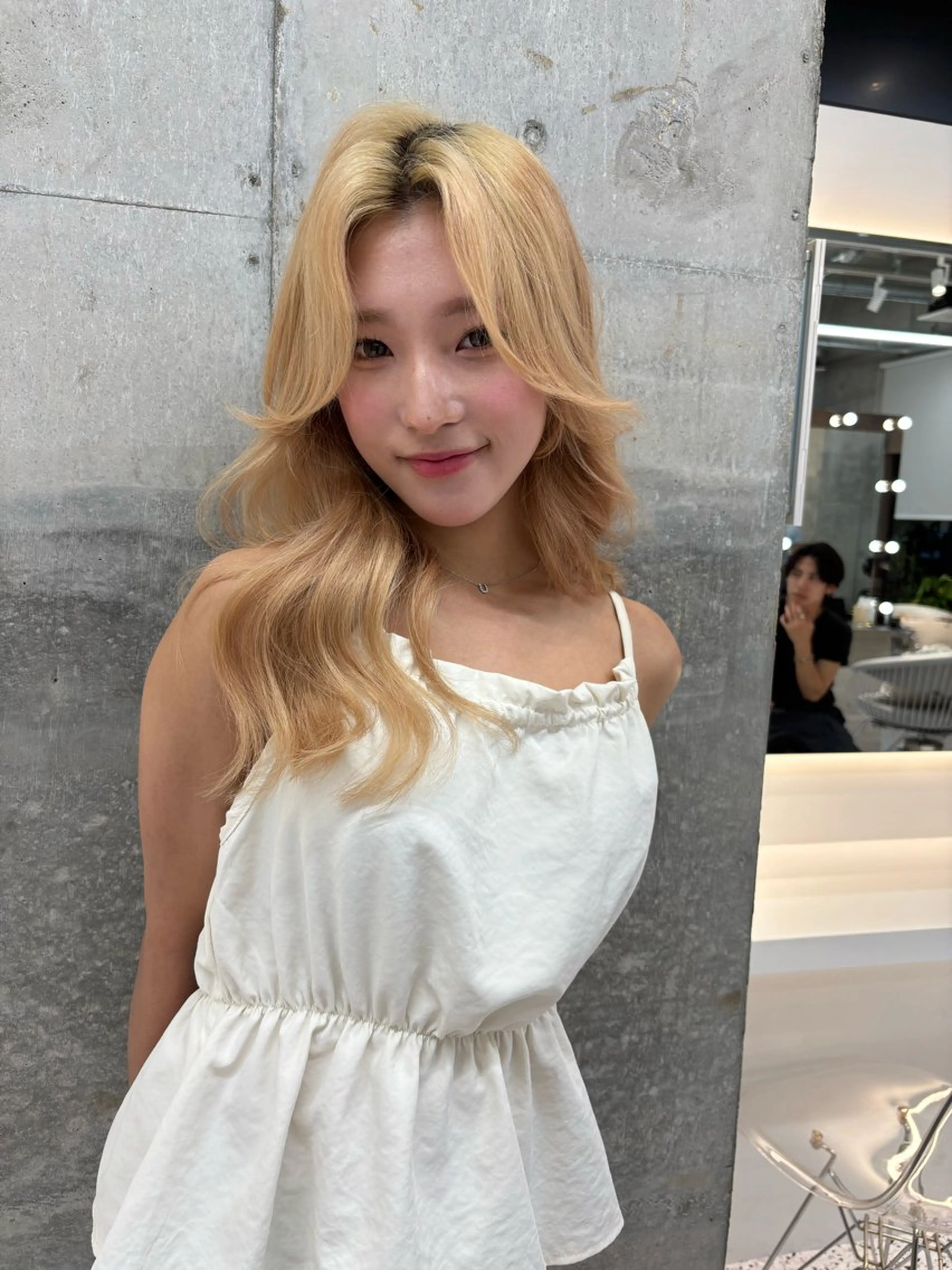 ミディアム カラー ベージュカラー レイヤーカット 縮毛矯正 【美髪矯正) 吉村　清志のヘアスタイル