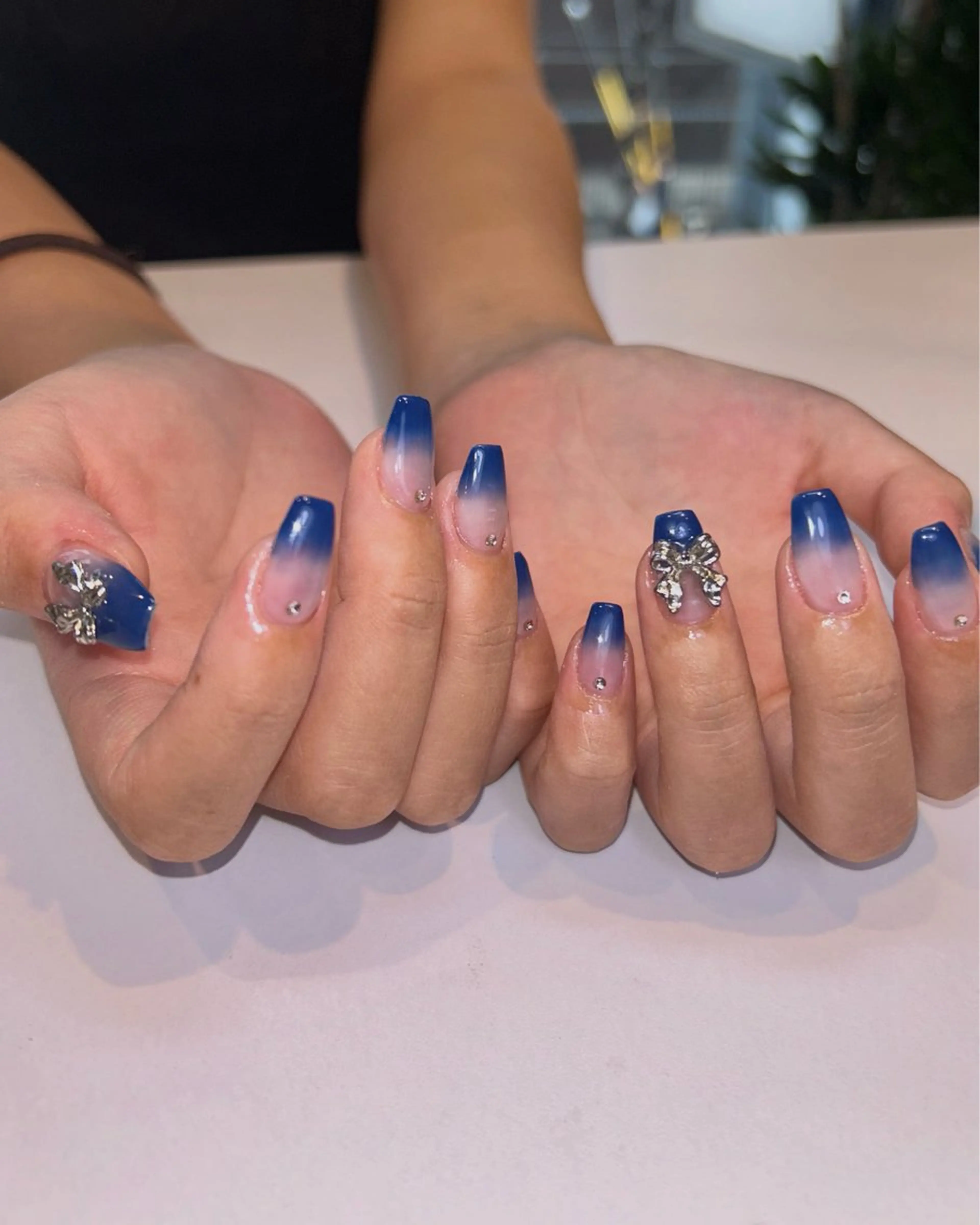 ネイル リボン ストーンネイル Zen Neo 🪸YUKINE🪸のネイルデザイン