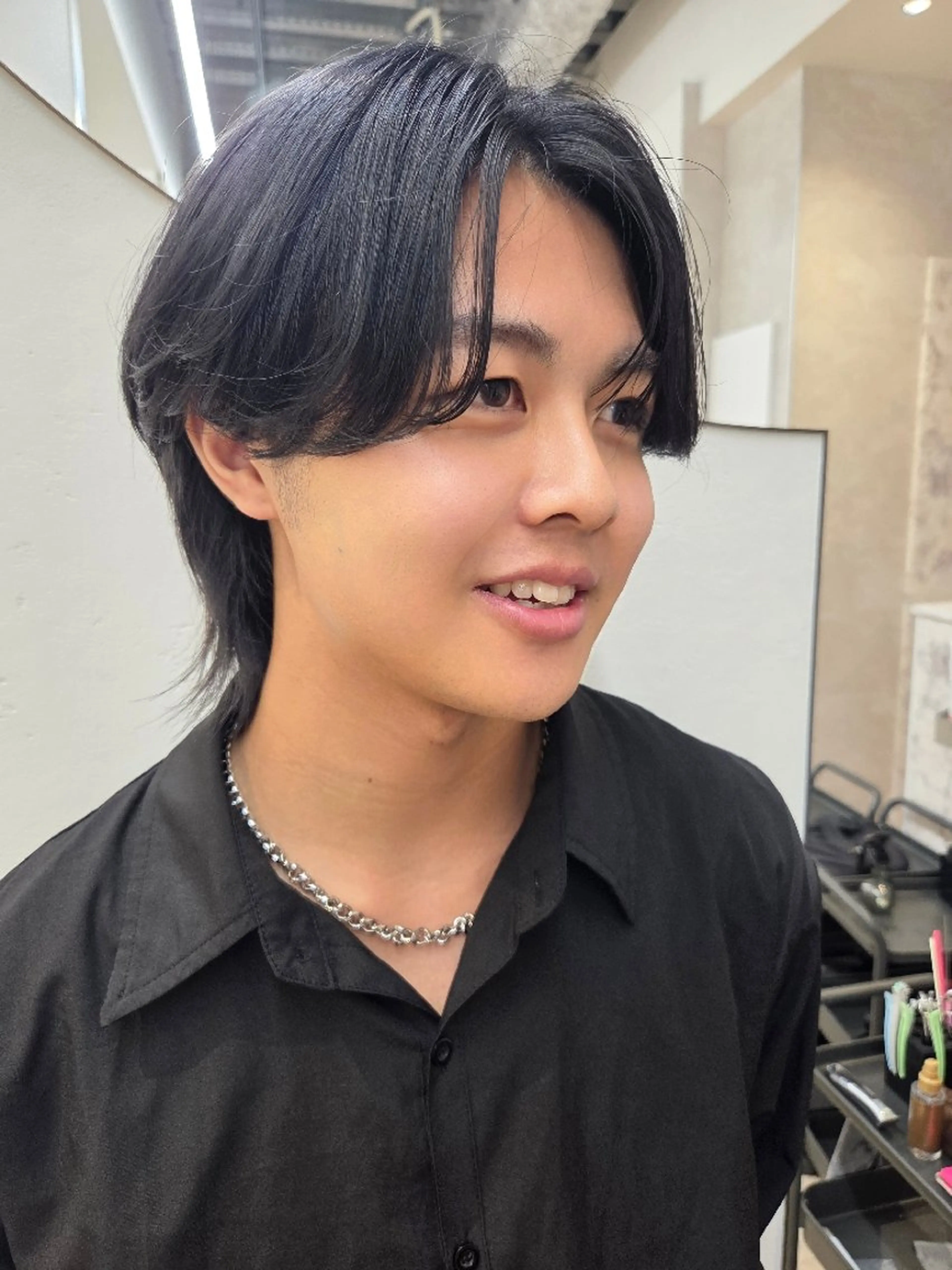 メンズ カラー メンズブリーチ ブリーチ ダークグレー ヘアカラー トリートメント メンズ ヘアメイク  ハイトーン キャロのヘアスタイル