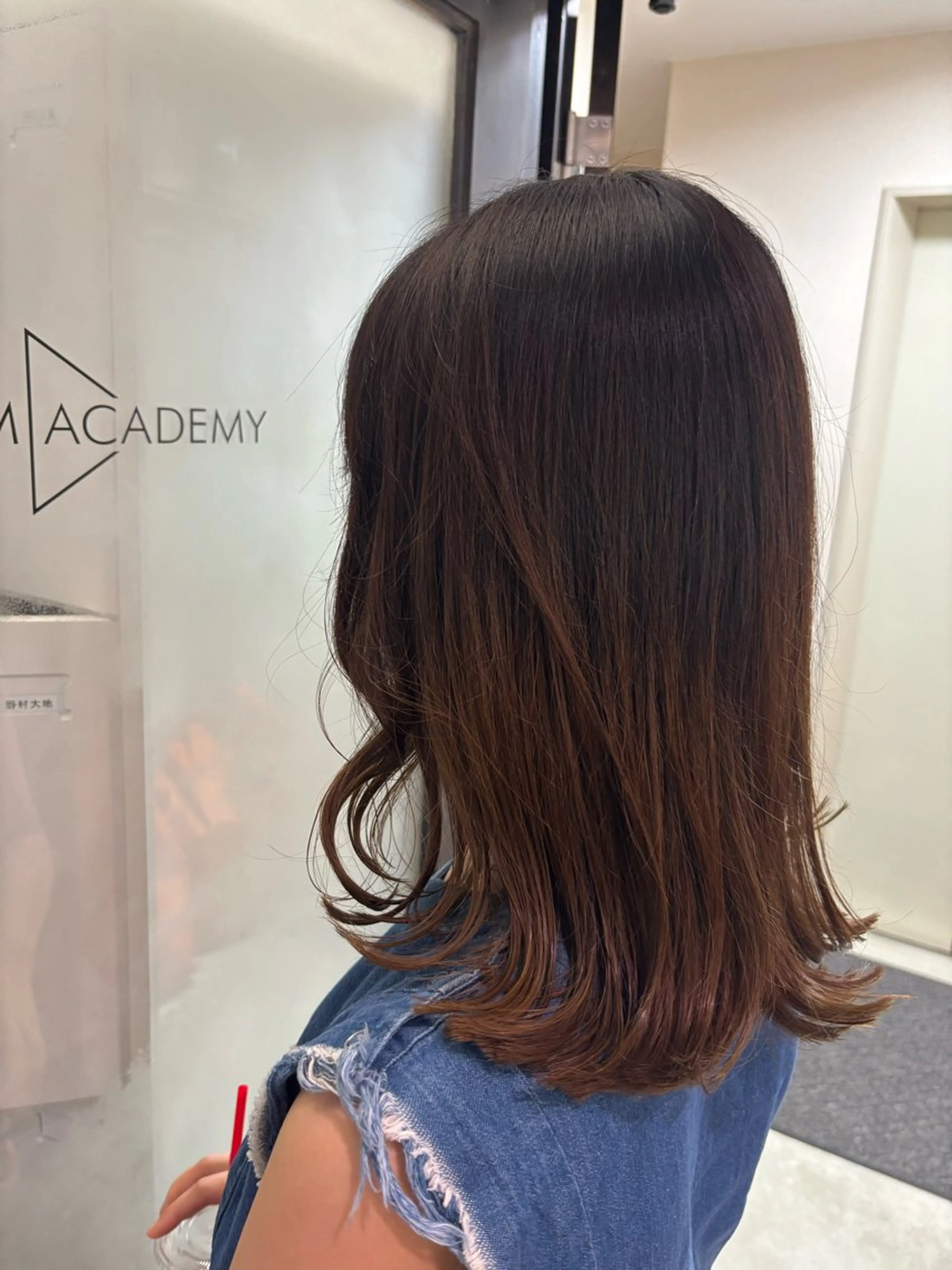 ミディアム ALBUM Academy成田楓のヘアスタイル