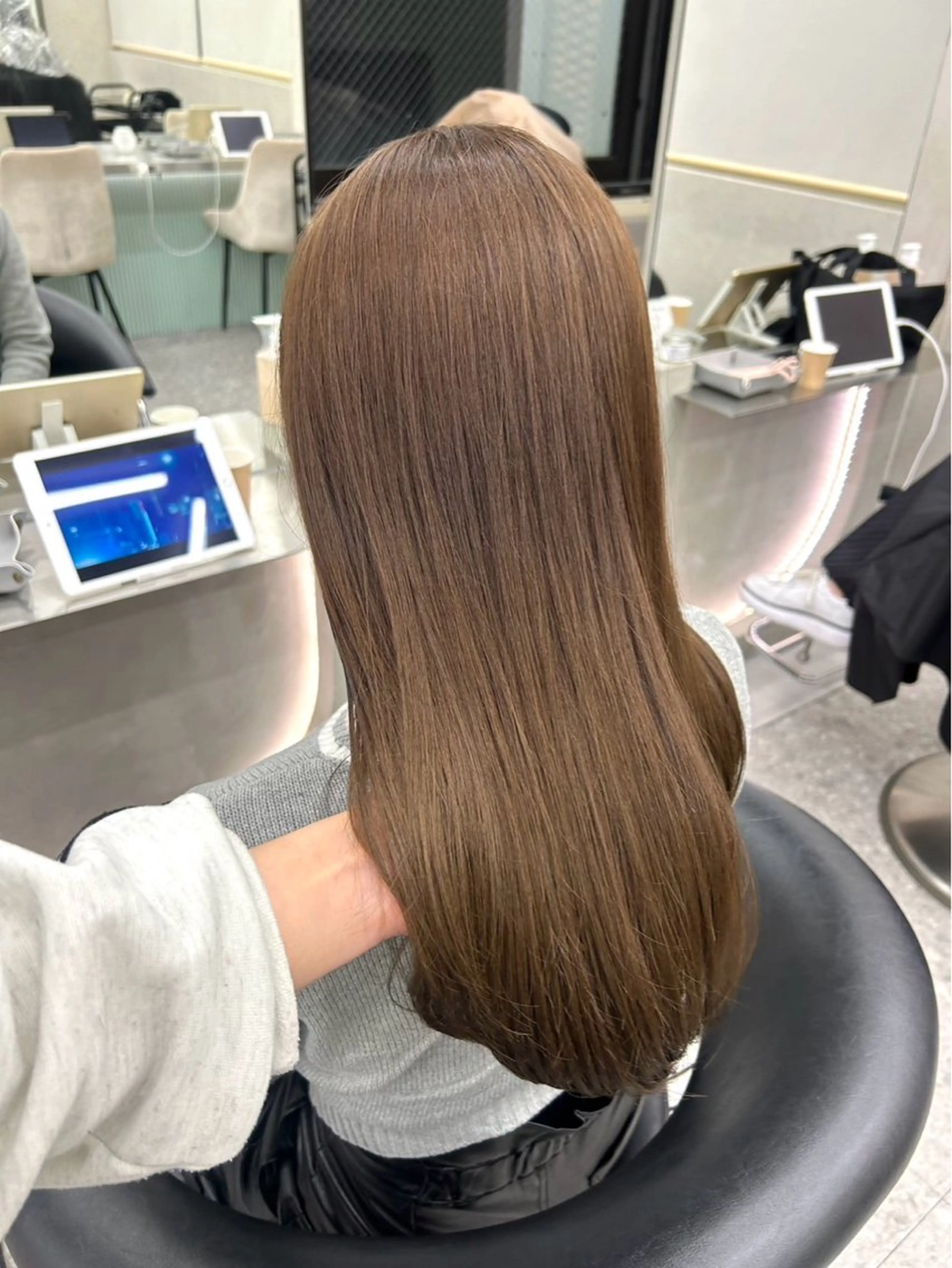 ロング カラー ベージュカラー ブリーチ ダブルカラー ブリーチなしカラー オリーブベージュ カット ヘアカラー トリートメント Hiroki 韓国ヘア🇰🇷のヘアスタイル