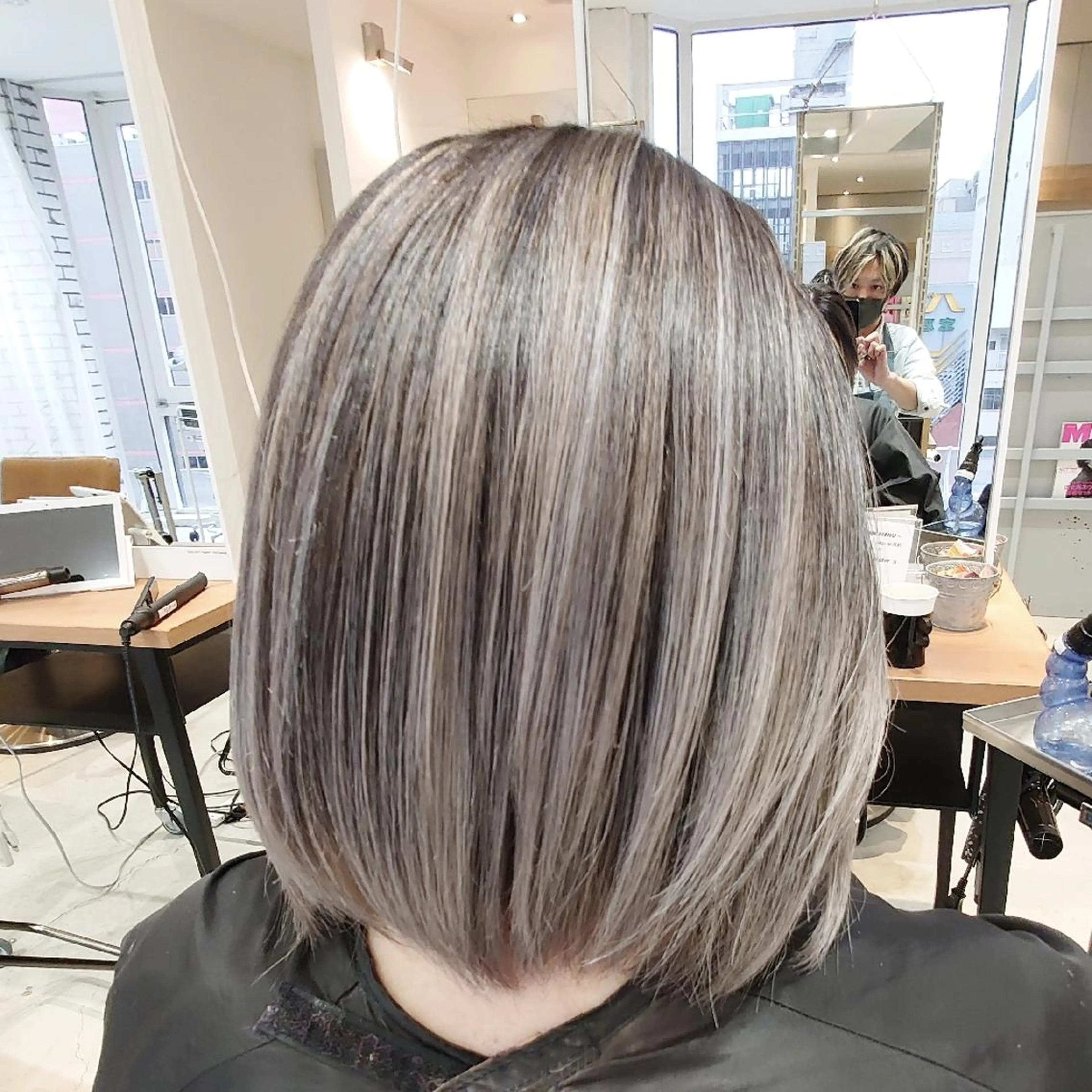 ショート カラー バレイヤージュ レイヤーカット ショートヘア ヘアカラー トリートメント 艶髪✨ブリーチ職人 井手正康のヘアスタイル