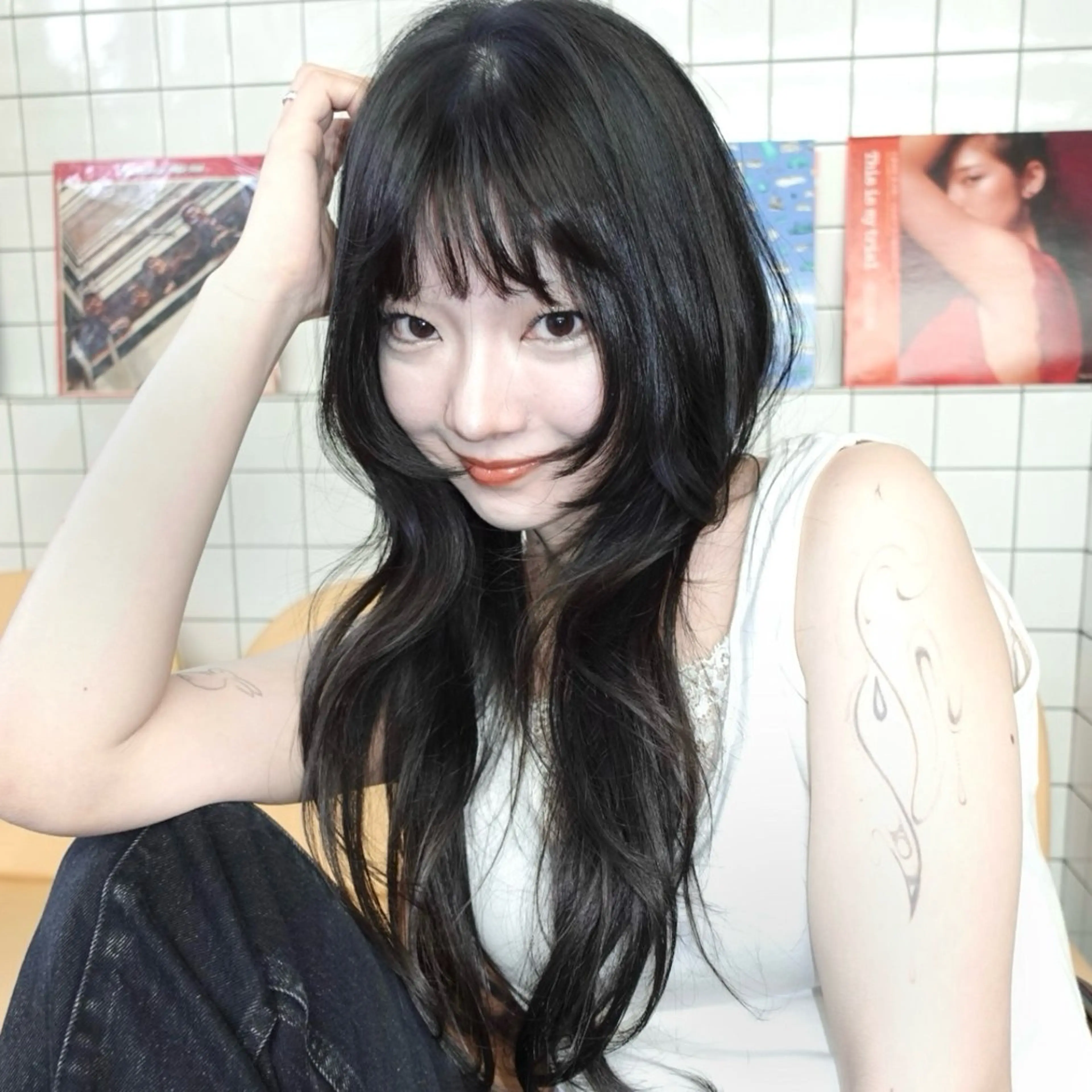 セミロング カラー 黒髪 レイヤーカット カット ヘアカラー トリートメント レイヤーカット ダブルカラーのヘアスタイル