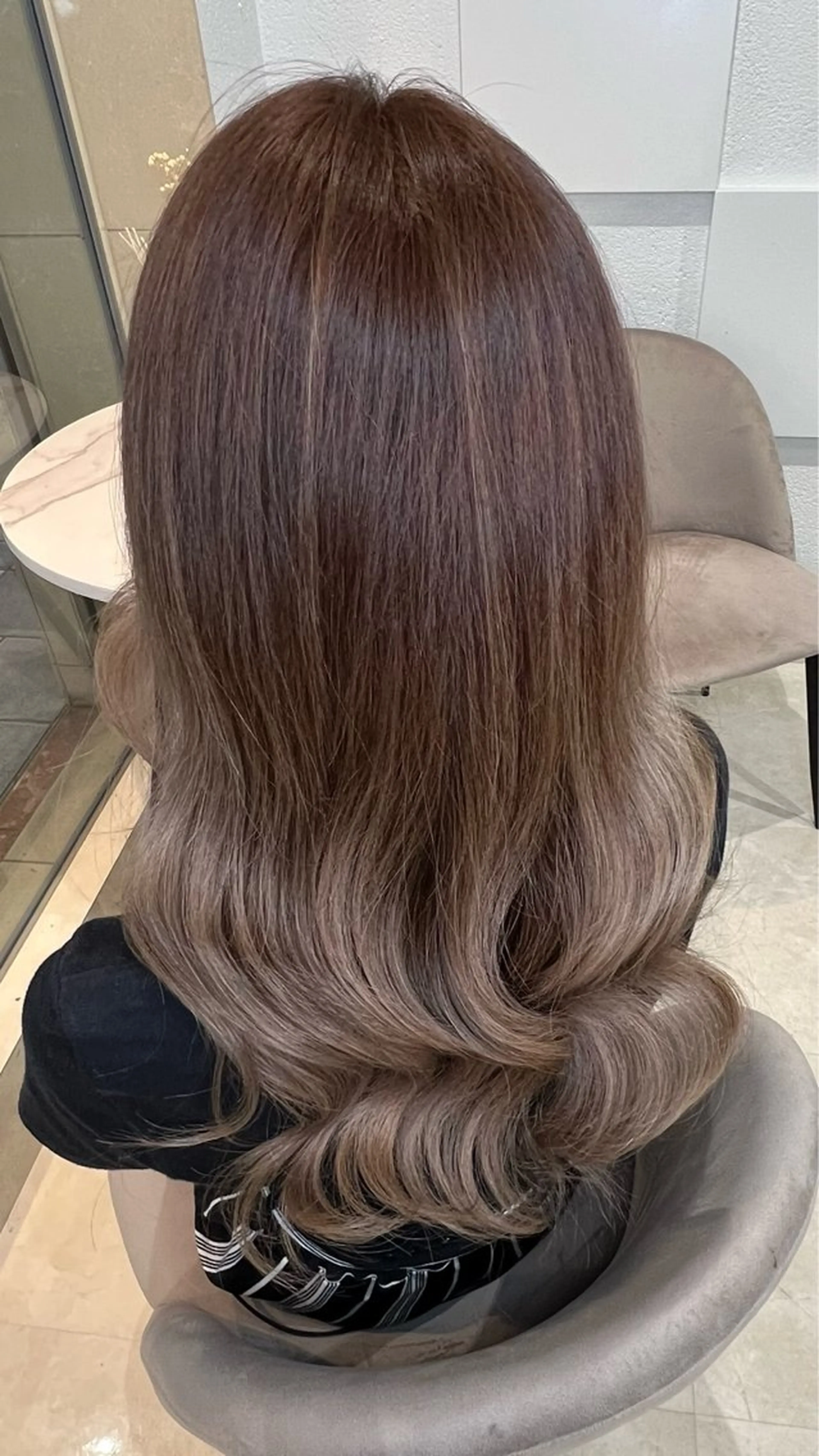 ロング カラー ブリーチ グラデーションカラー milk tea るかのヘアスタイル