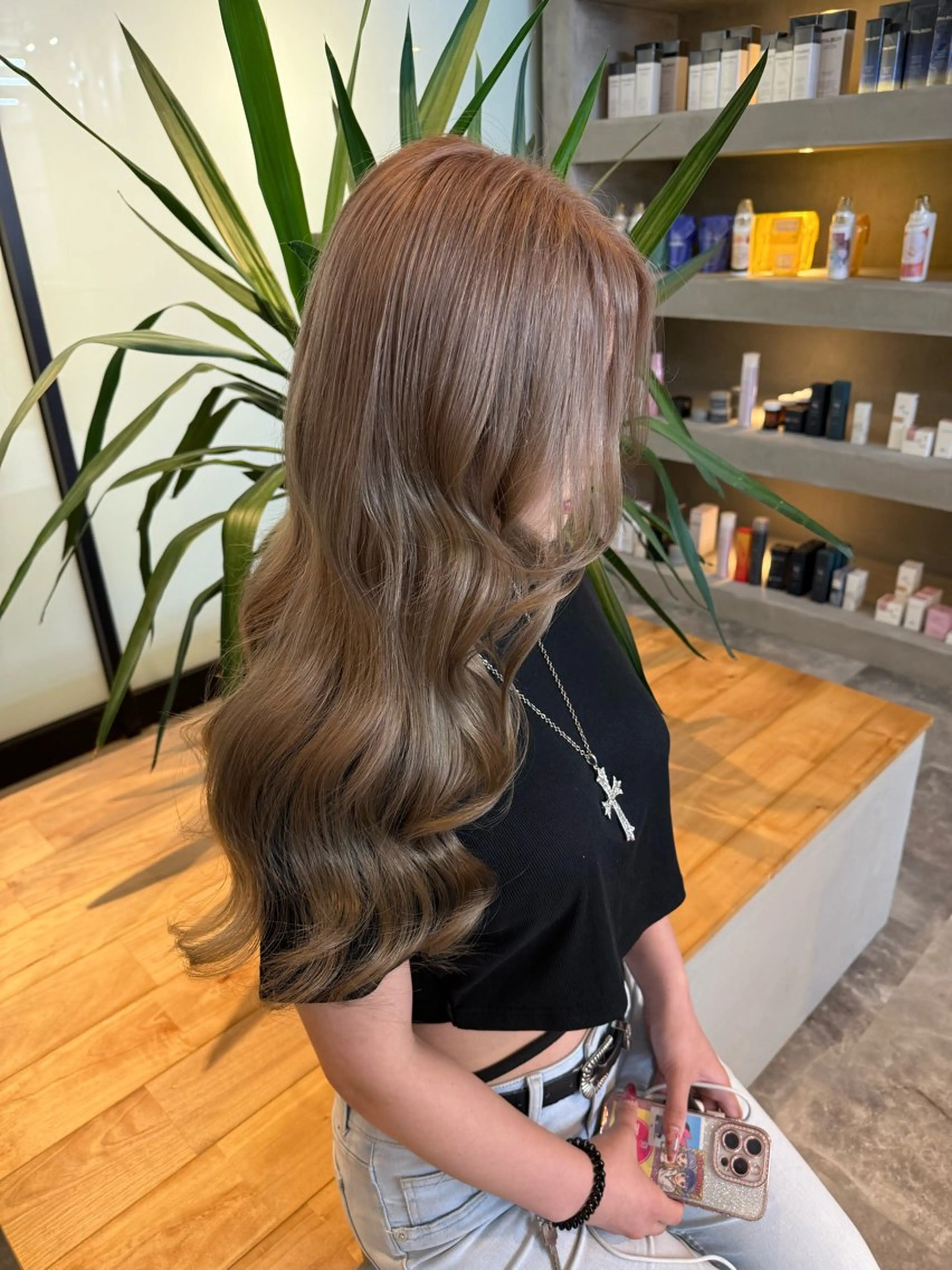 カラー Lit 花井さくらのヘアスタイル