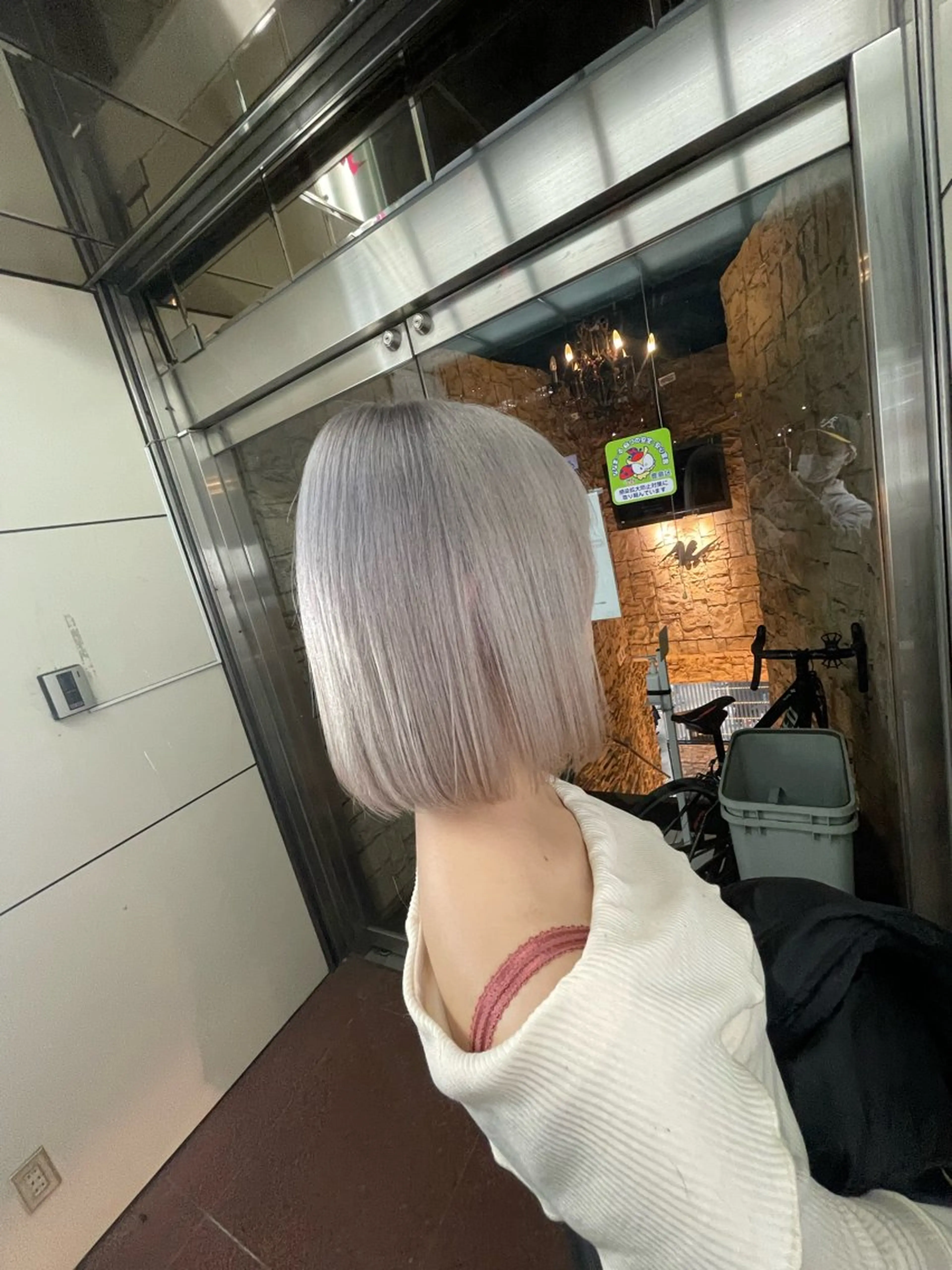 ミディアム カラー ハイトーンカラー シルバー ボブ ヘアカラー トリートメント ヘアセット アンククロス/ エクステ／ハイトーンのヘアスタイル