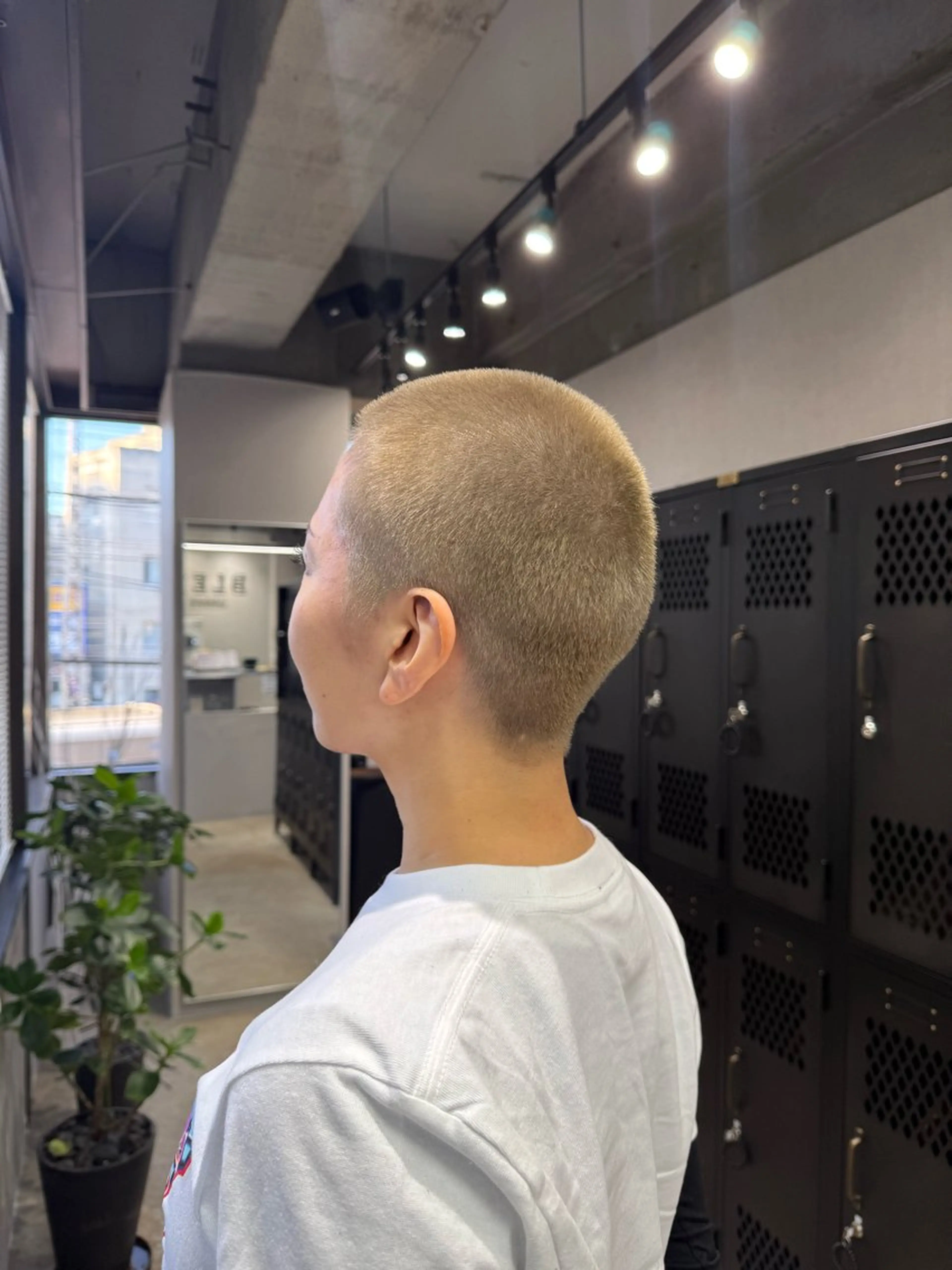 カラー ブリーチ グレージュ ヘアカラー ルシ🌈/ハイトーン /デザインカラーのヘアスタイル