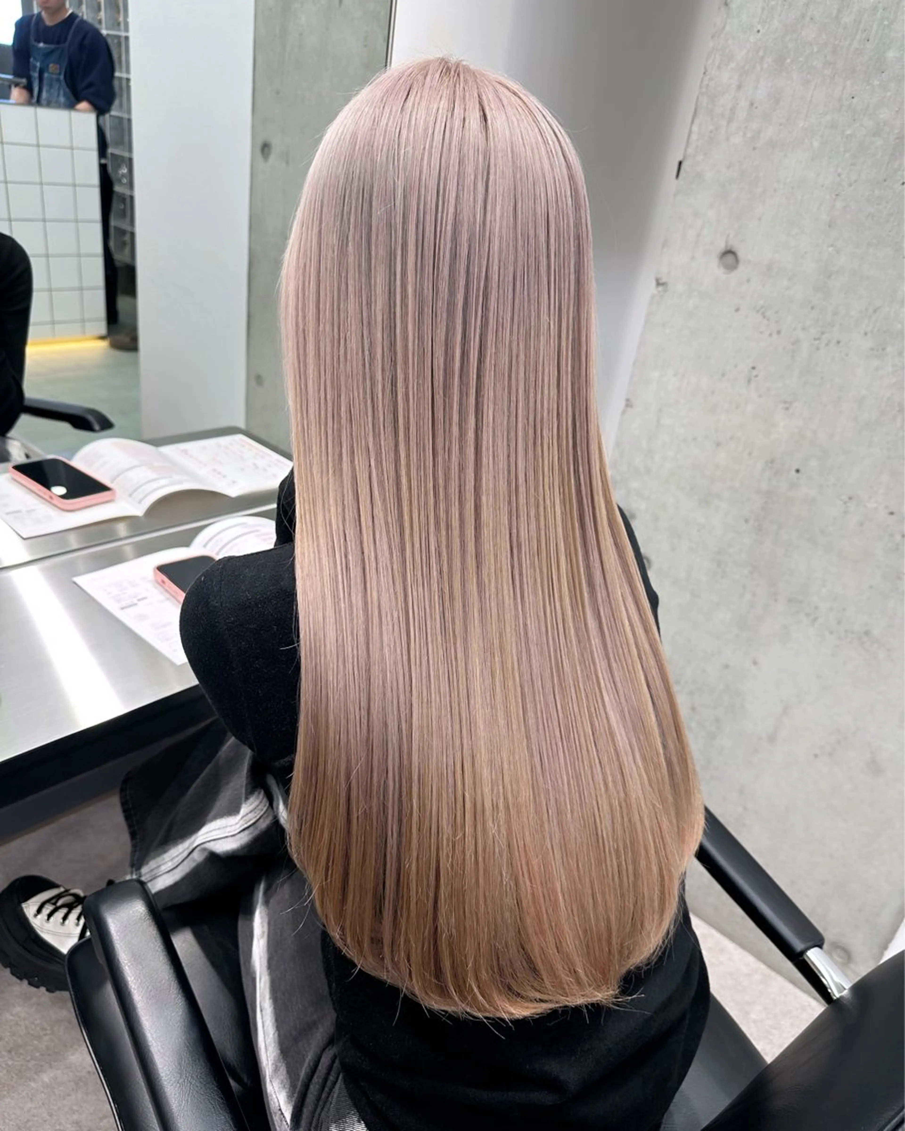 ロング カラー ベージュカラー ブリーチ ダブルカラー ハイトーンカラー ミルクティーベージュ ヘアカラー トリートメント ❣️本日ショート カット大募集❣️のヘアスタイル