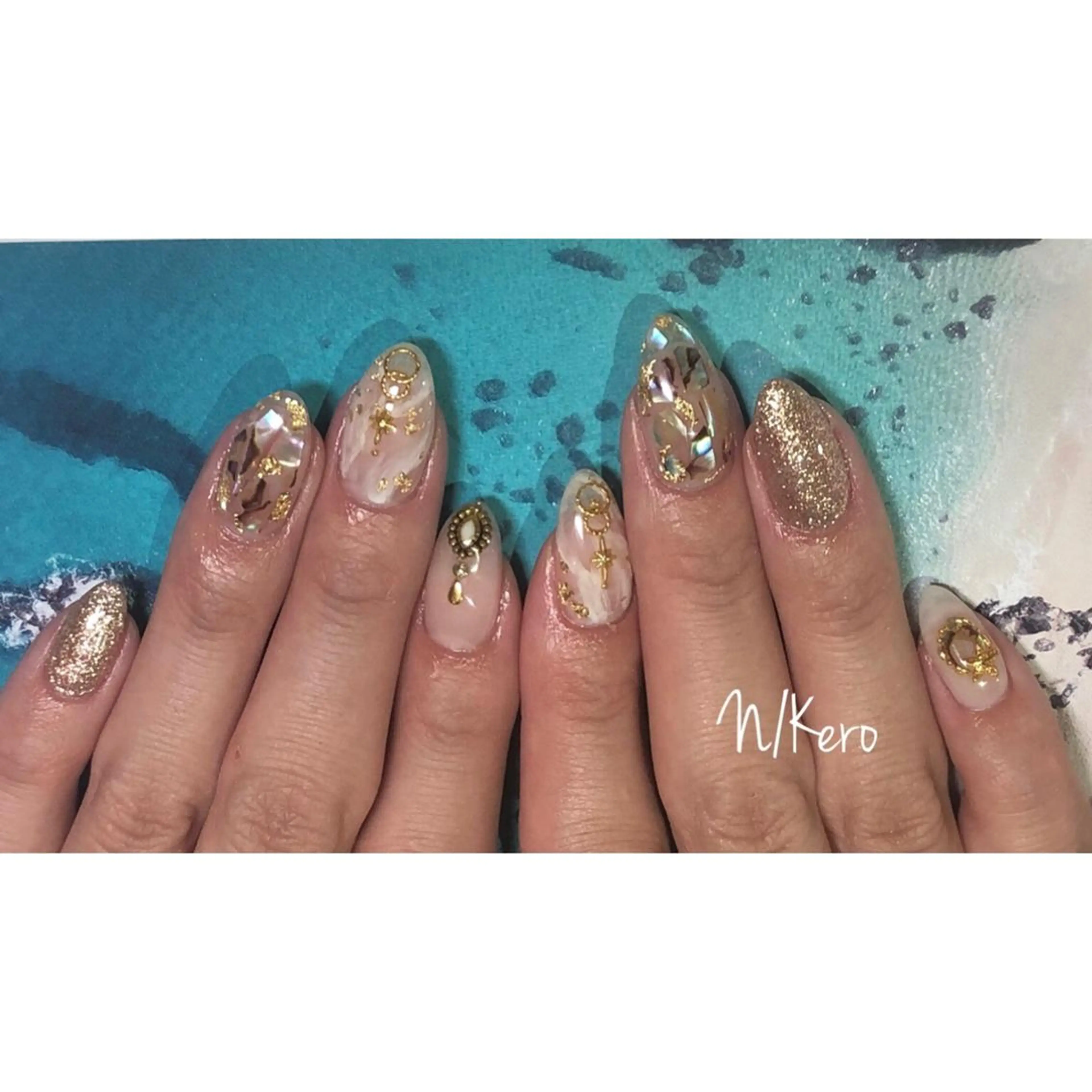 セミロング ネイル キラキラネイル ニュアンスネイル 夏ネイル ハンドネイル T. Kasumiのネイルデザイン